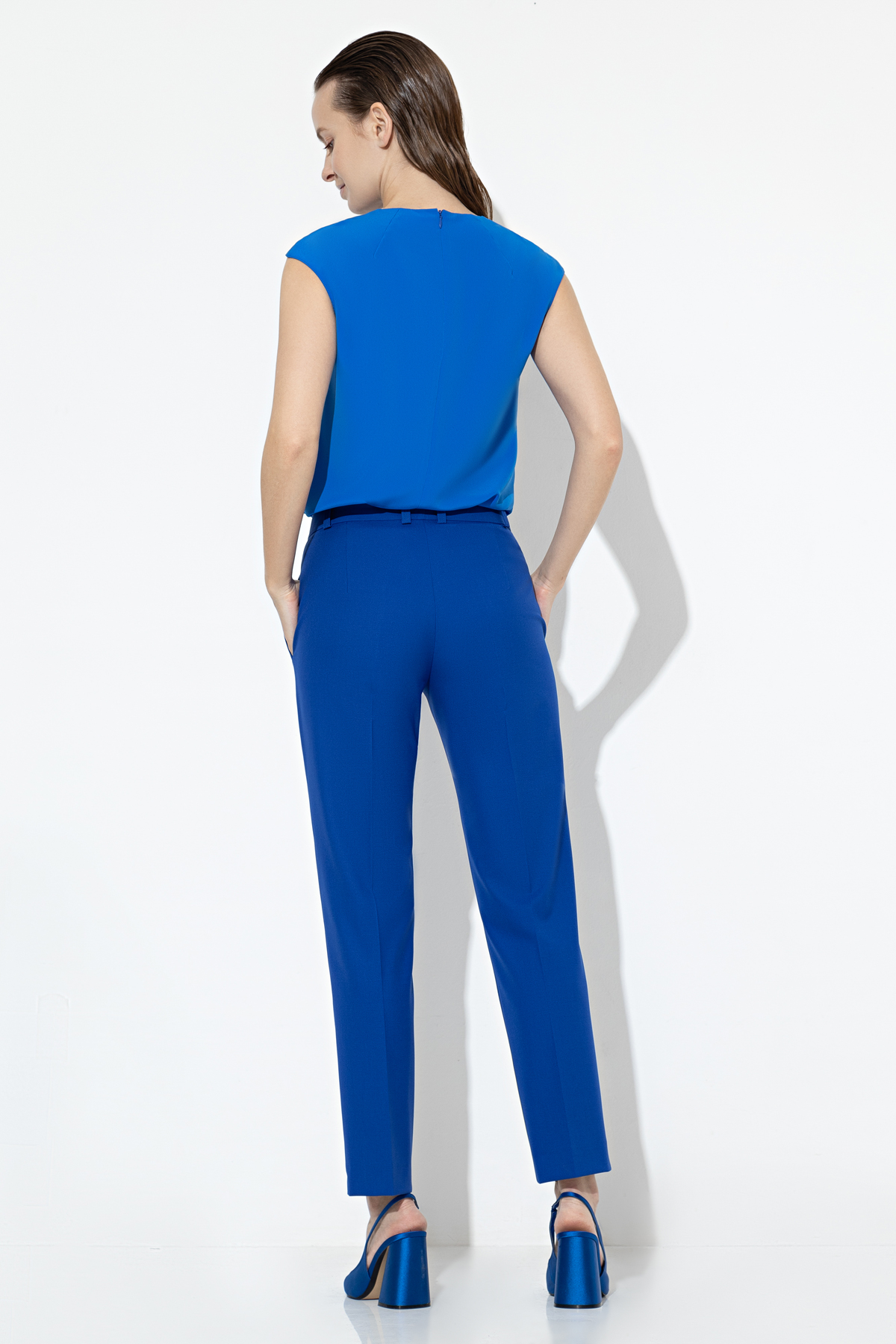 Зауженные брюки VASSA&Co, пол женский, цвет синий, фото №5