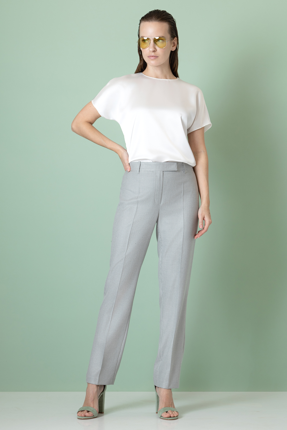 Брюки в мелкую клетку VASSA&Co, пол женский, цвет серый, фото №3