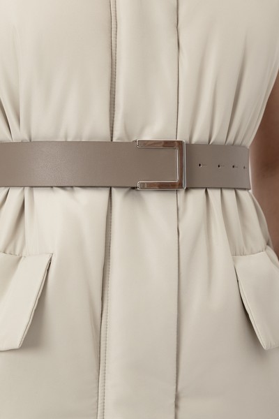 Кожаный ремень с металлической пряжкой VASSA&Co, пол женский, цвет коричневый, фото №2