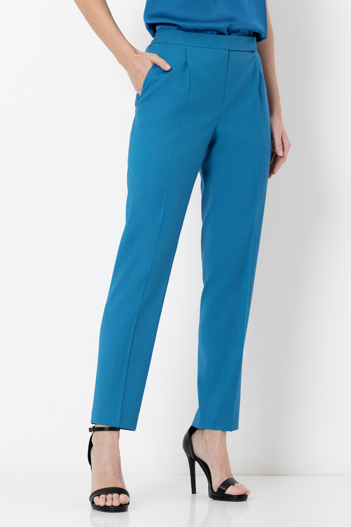 Зауженные брюки из шерсти VASSA&Co, пол женский, цвет голубой, фото №6