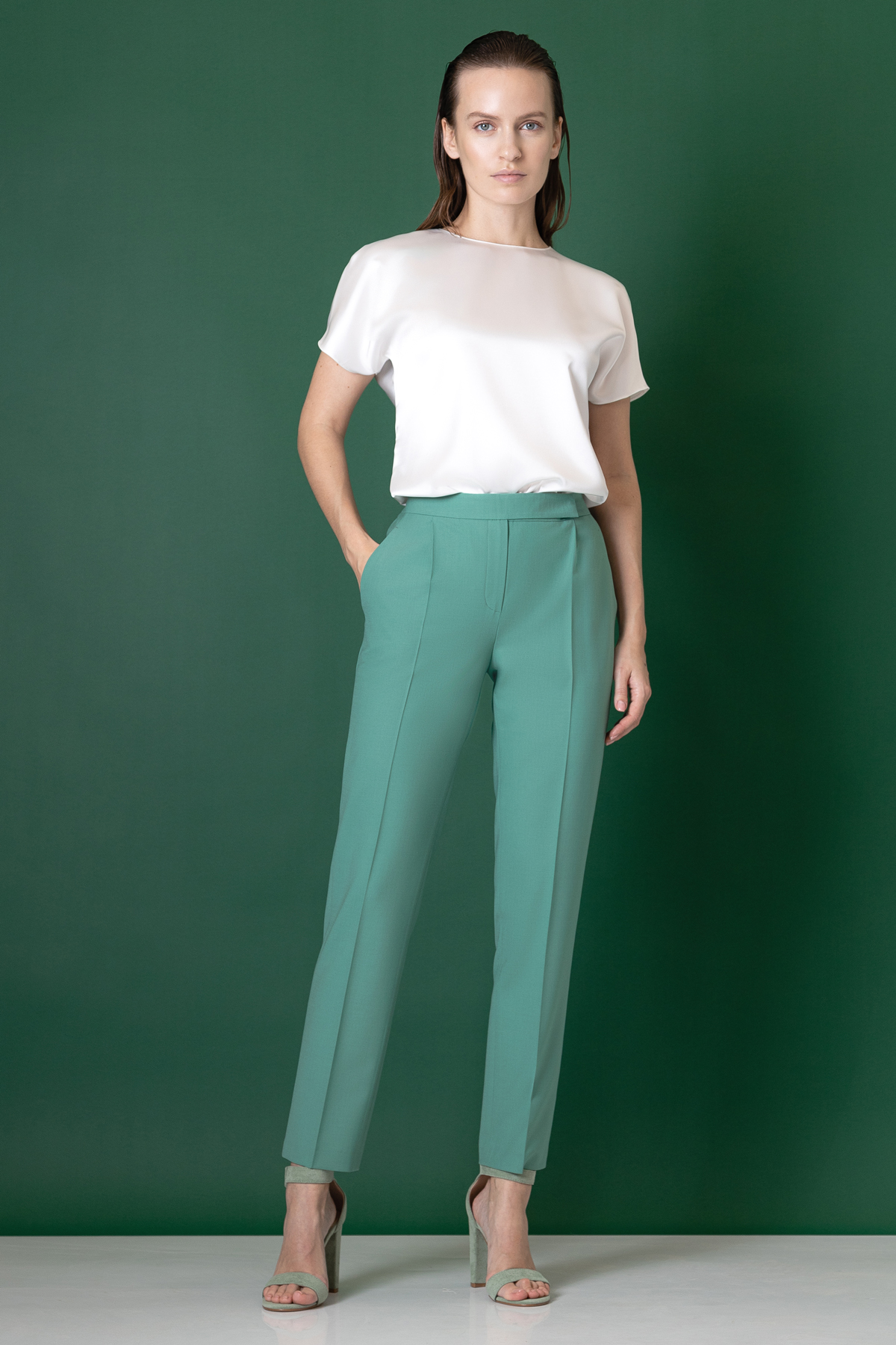 Зауженные брюки VASSA&Co, пол женский, цвет зеленый, фото №3