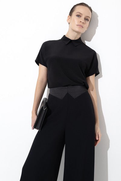 Брюки с атласной кокеткой VASSA&Co, пол женский, цвет черный, фото №2