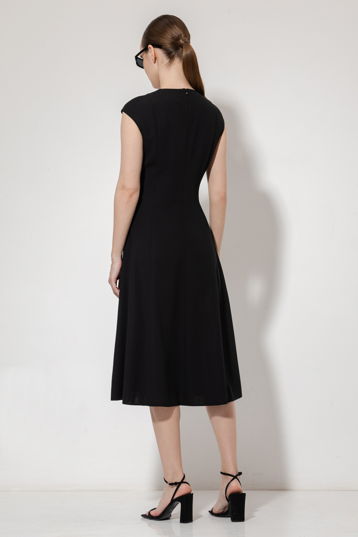 Платье с колорблоком VASSA&Co, пол женский, цвет черный, фото №4