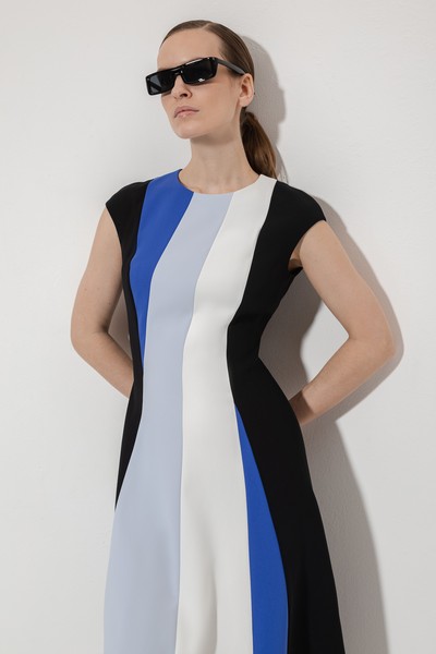 Платье с колорблоком VASSA&Co, пол женский, цвет черный, фото №5
