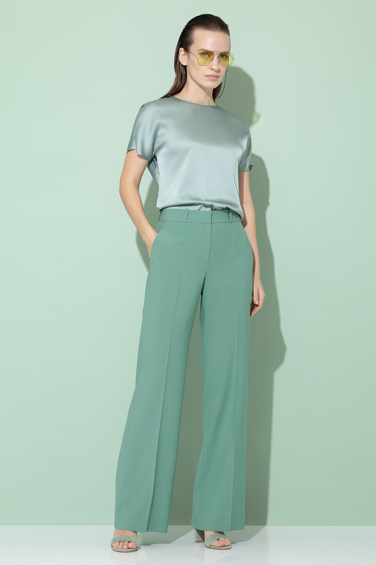 Брюки со стрелками VASSA&Co, пол женский, цвет зеленый, фото №2