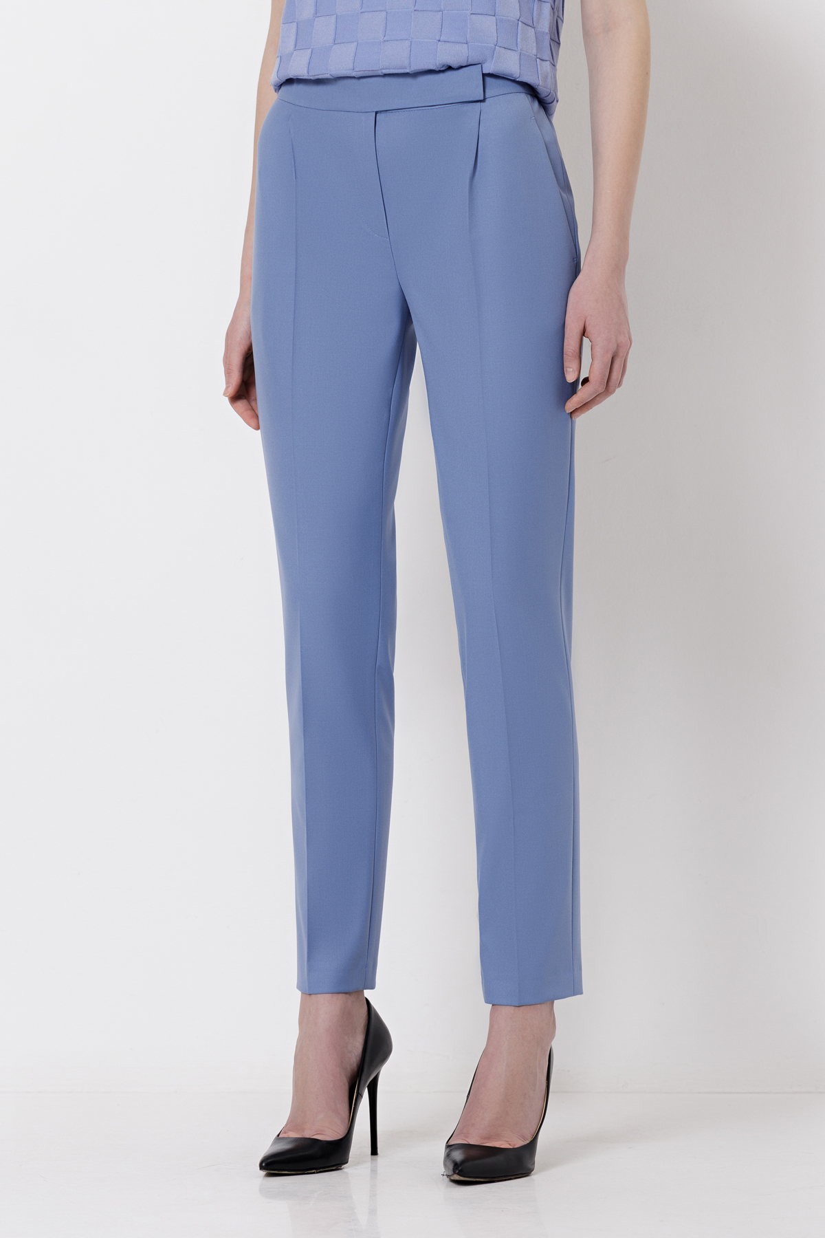 Зауженные брюки VASSA&Co, пол женский, цвет голубой, фото №2