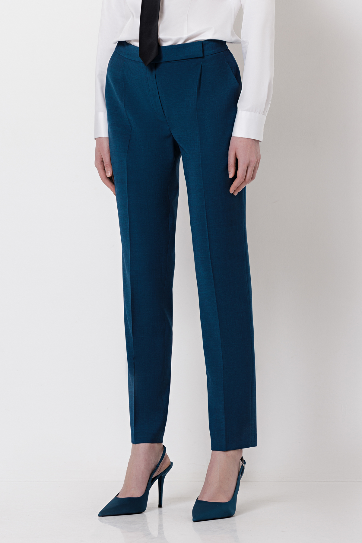 Зауженные брюки VASSA&Co, пол женский, цвет синий, фото №2