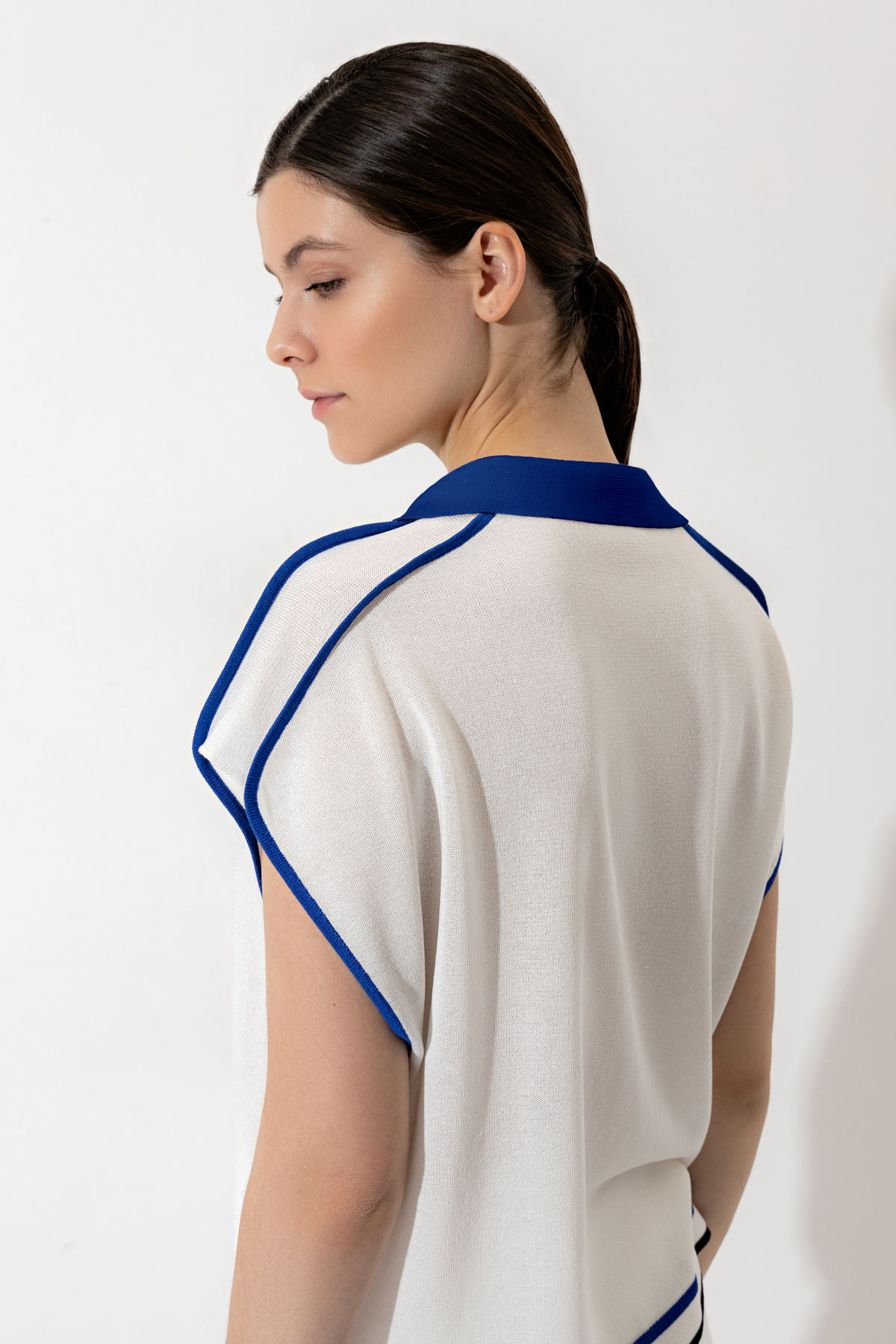 Джемпер с контрастным воротником VASSA CODE, пол женский, цвет белый, фото №4