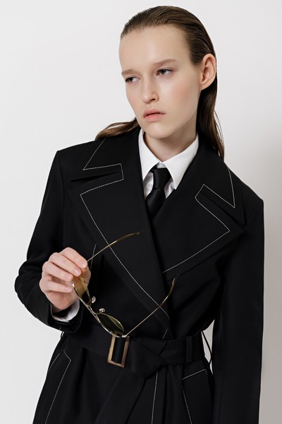 Плащ с контрастной отделкой VASSA CODE, пол женский, цвет черный, фото №4