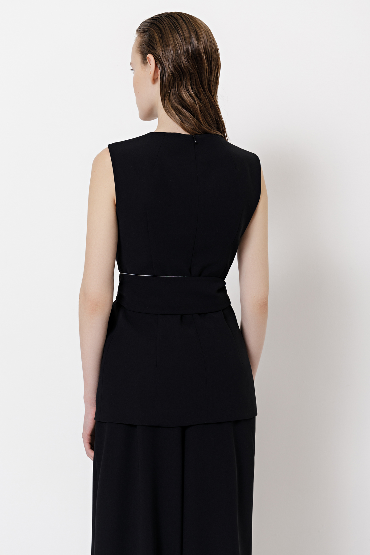 Жилет с контрастным поясом VASSA&Co, пол женский, цвет черный, фото №5