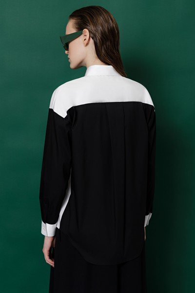 Рубашка с контрастной вставкой VASSA&Co, пол женский, цвет черный, фото №5