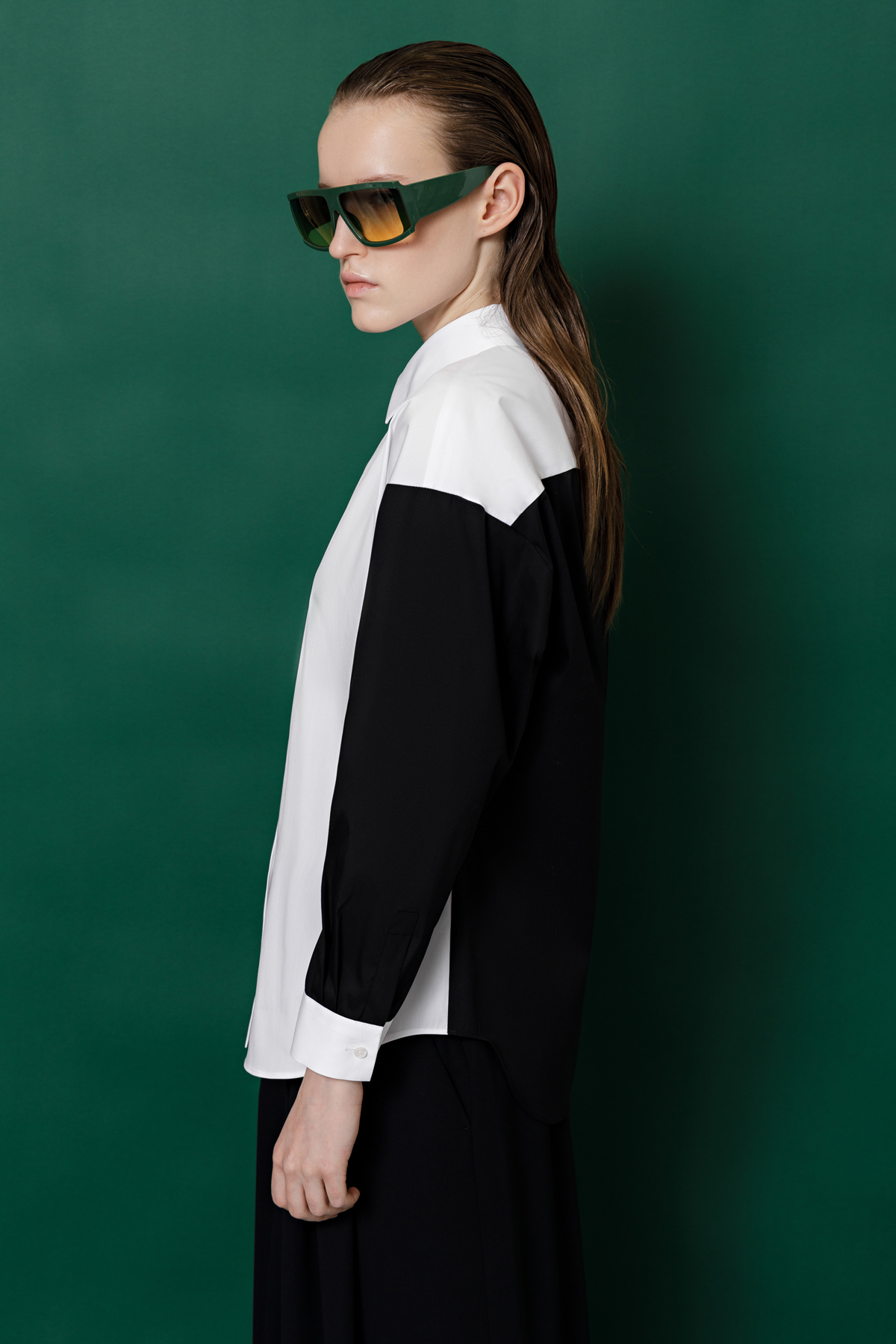 Рубашка с контрастной вставкой VASSA&Co, пол женский, цвет черный, фото №4