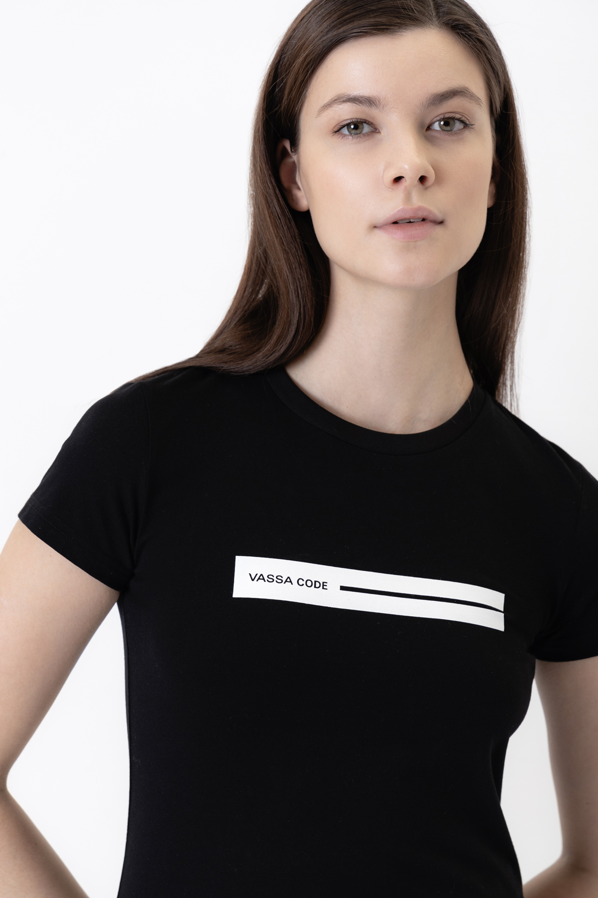 Футболка приталенного кроя VASSA CODE, пол женский, цвет черный, фото №4