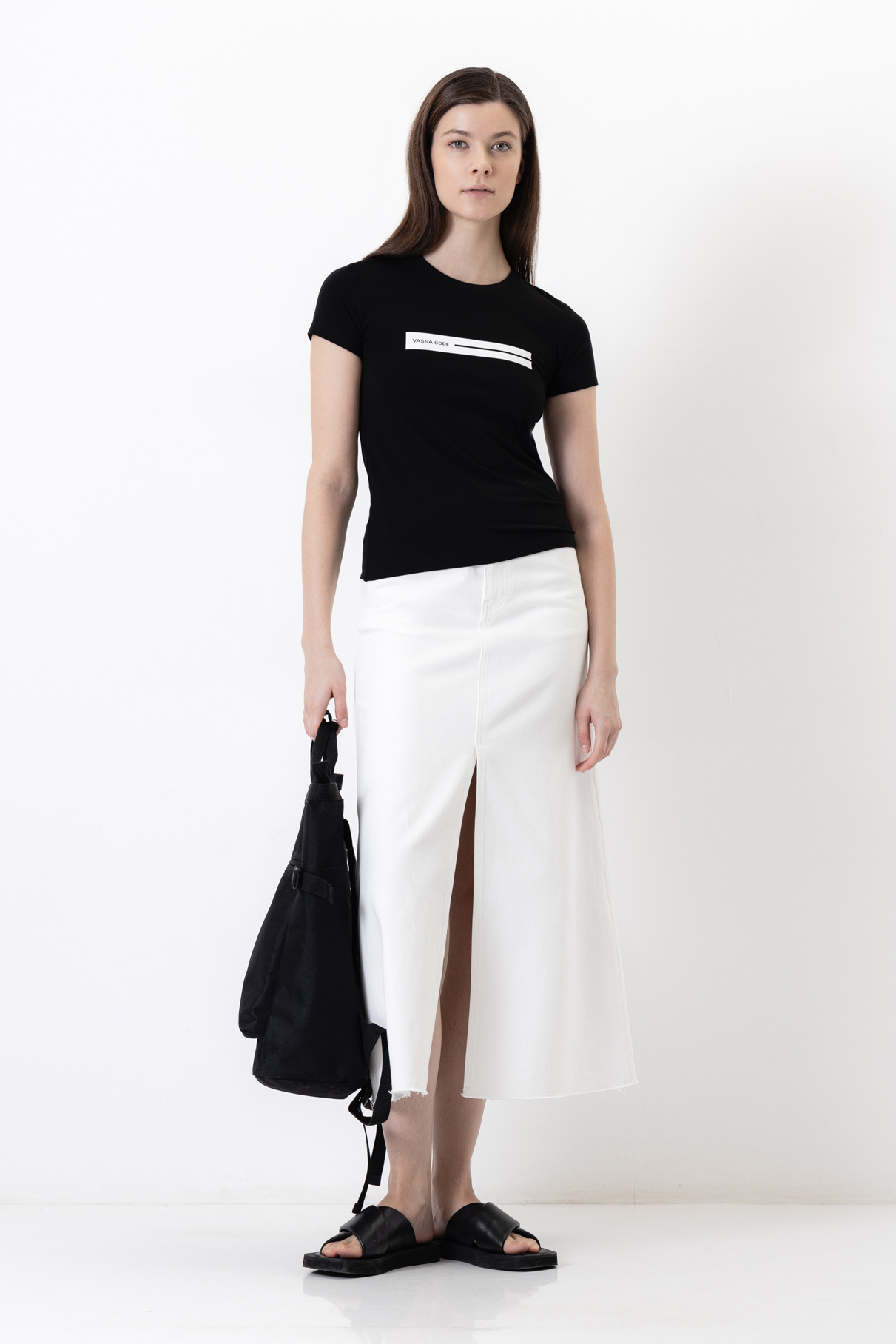 Футболка приталенного кроя VASSA CODE, пол женский, цвет черный, фото №2