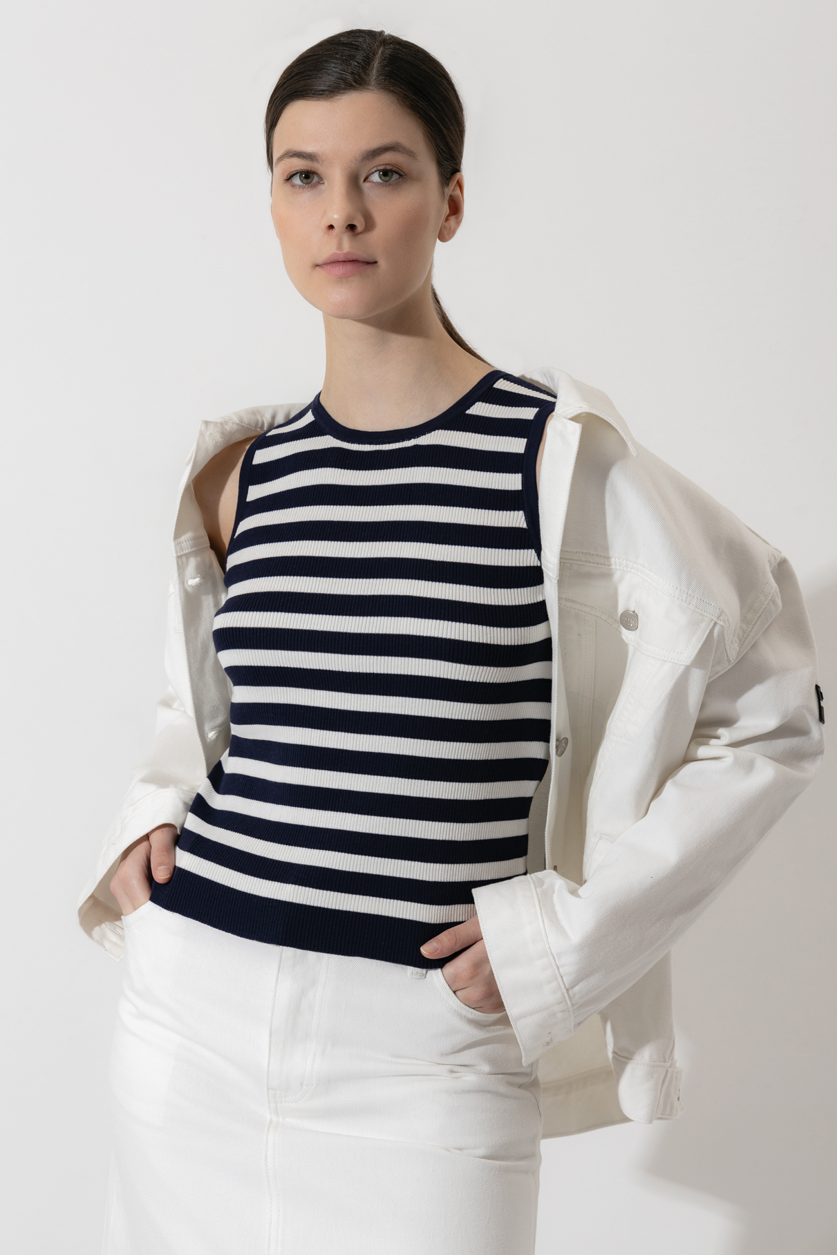 Denim jacket VASSA CODE, пол female, цвет white, фото №2