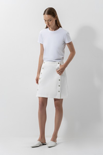 Джинсовая мини-юбка , пол женский, цвет белый, фото №2