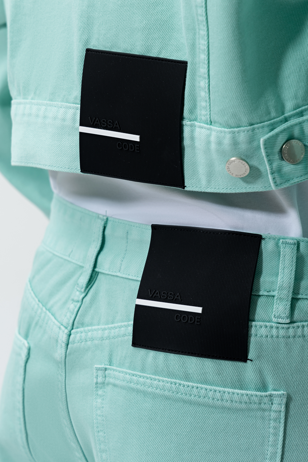 Укороченная джинсовая куртка VASSA CODE, пол женский, цвет зеленый, фото №4