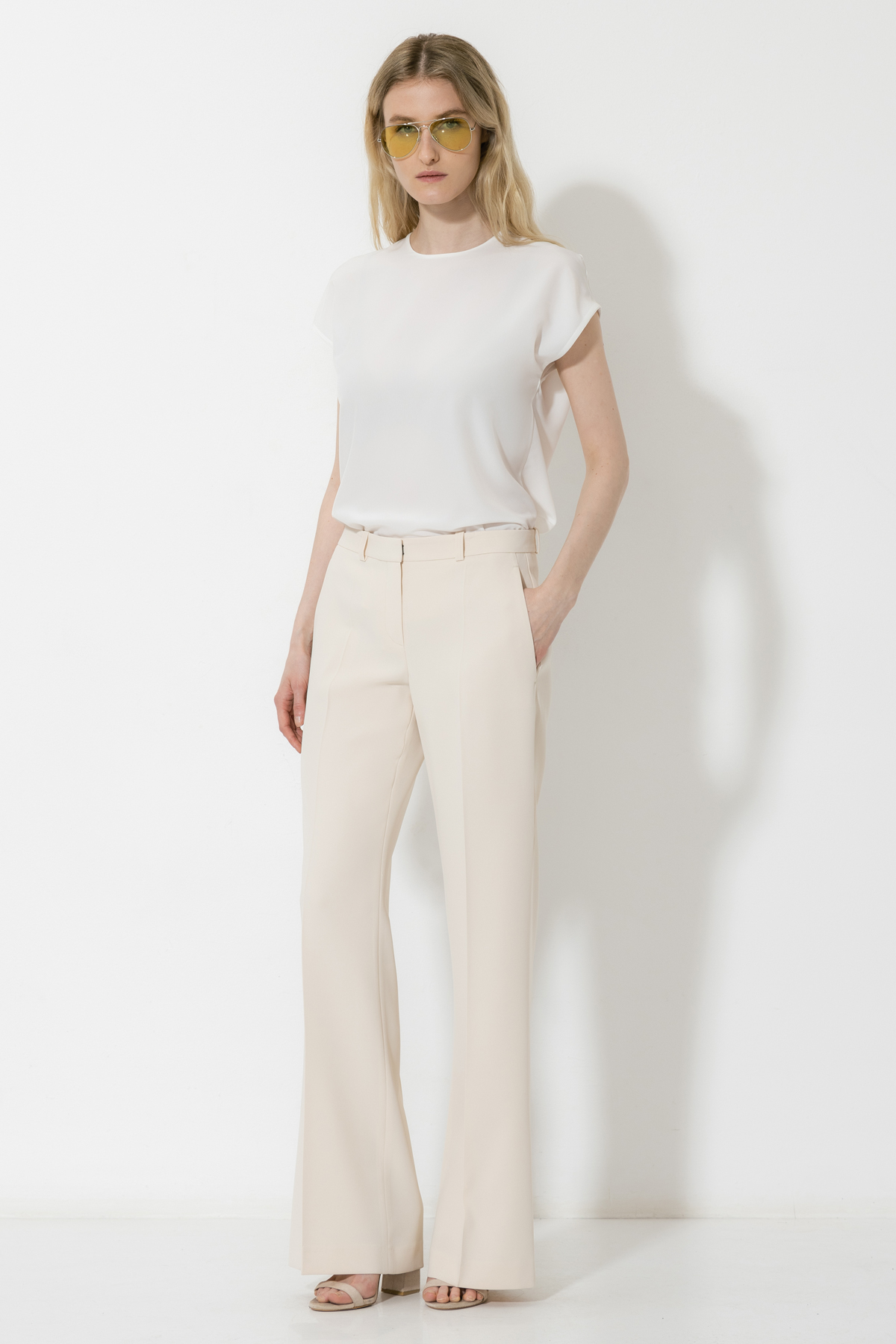 Trousers VASSA&Co, пол female, цвет milky color, фото №2