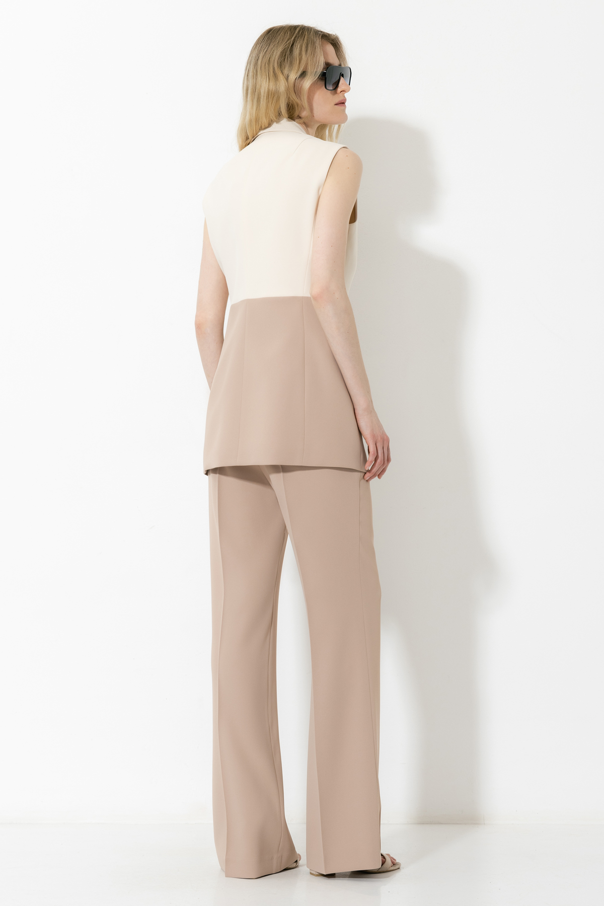 Trousers VASSA&Co, пол female, цвет бежевый, фото №4