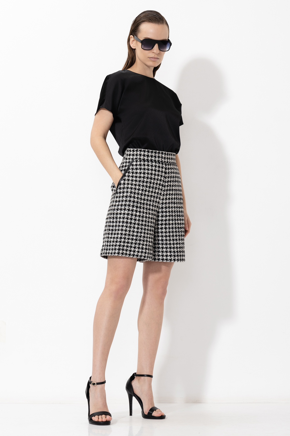 Шорты в гусиную лапку VASSA&Co, пол женский, цвет черный, фото №2