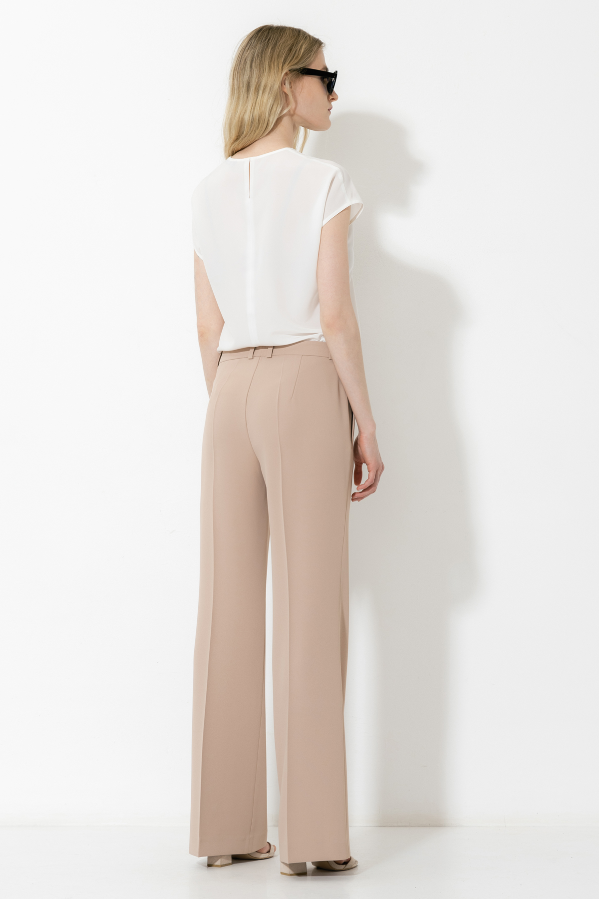 Trousers VASSA&Co, пол female, цвет бежевый, фото №7