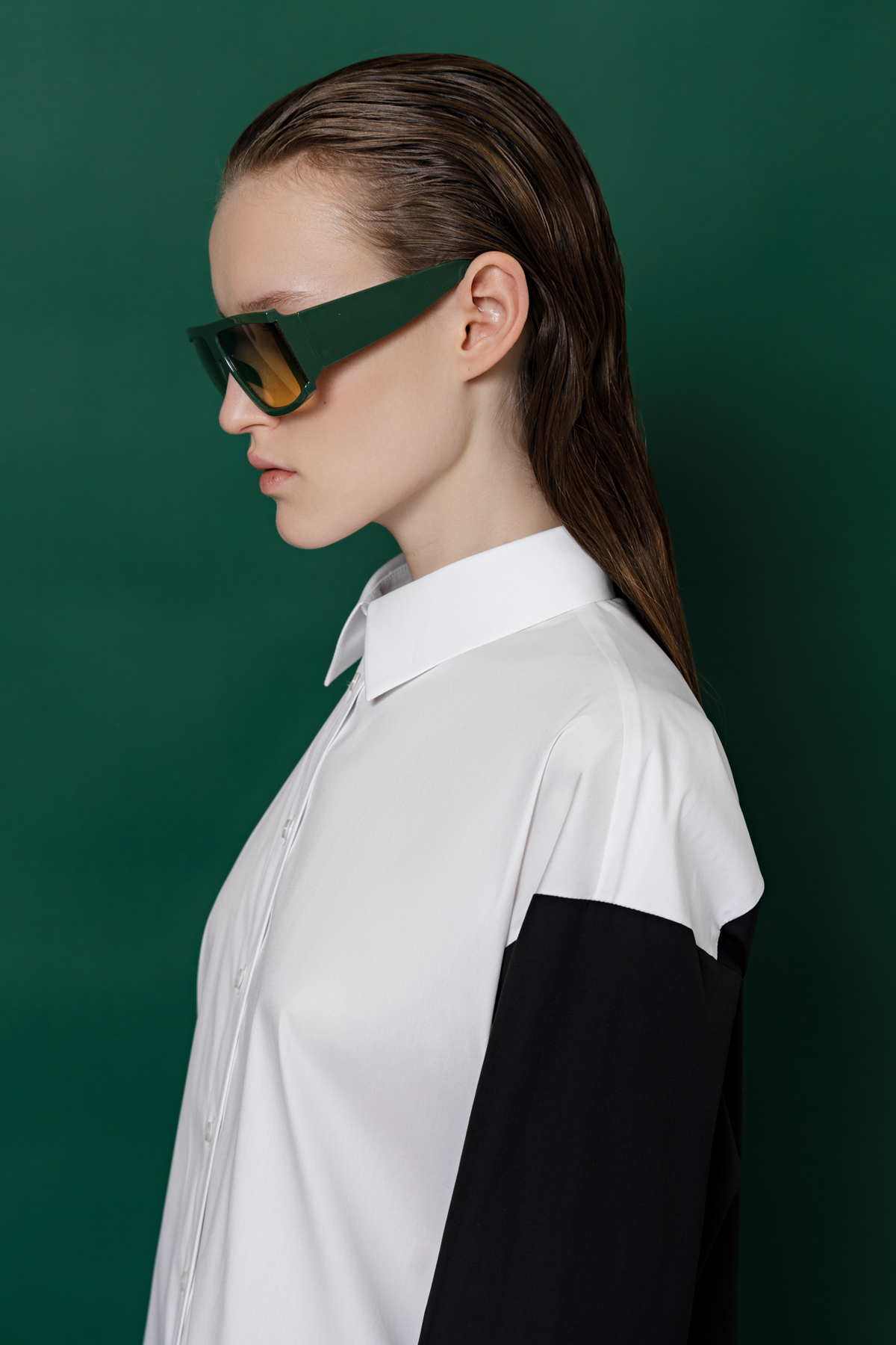 Рубашка с контрастной вставкой VASSA&Co, пол женский, цвет черный, фото №2