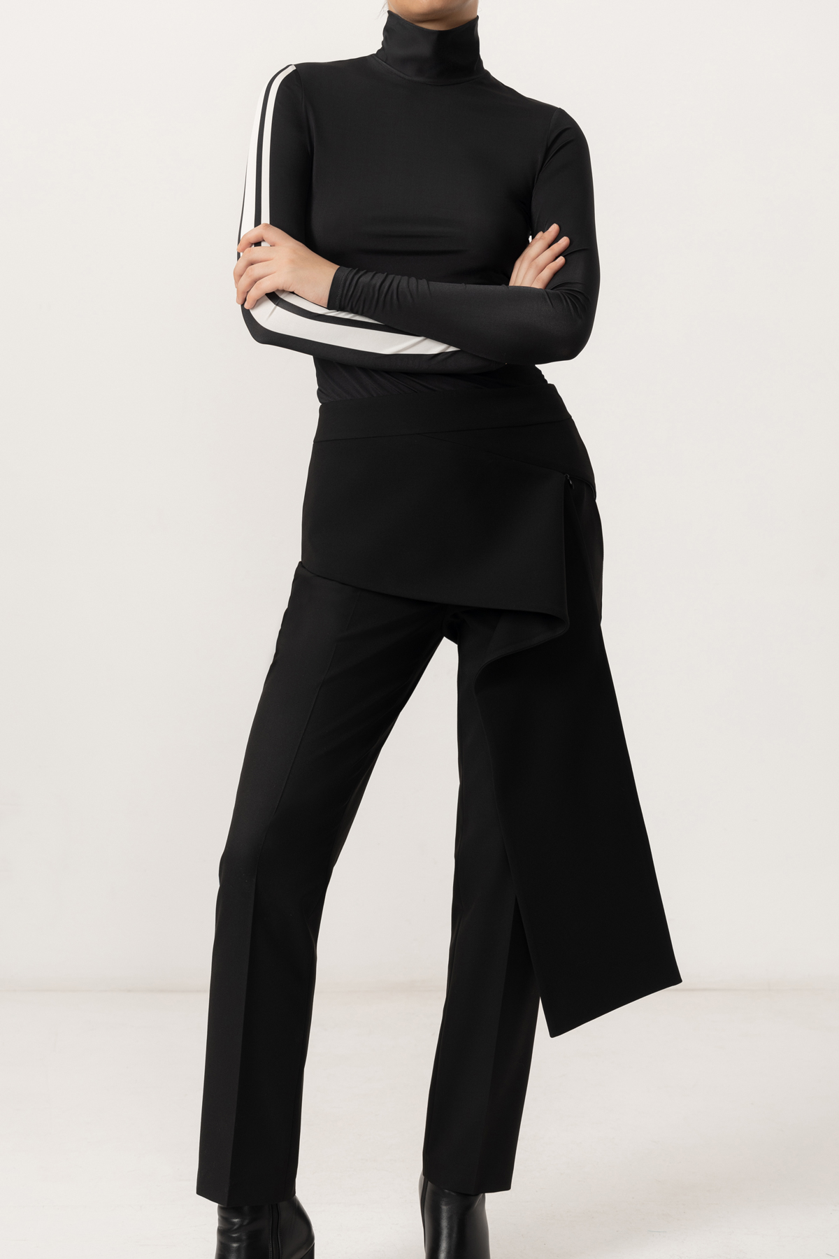 Асимметричный пояс VASSA&Co, пол женский, цвет черный, фото №9