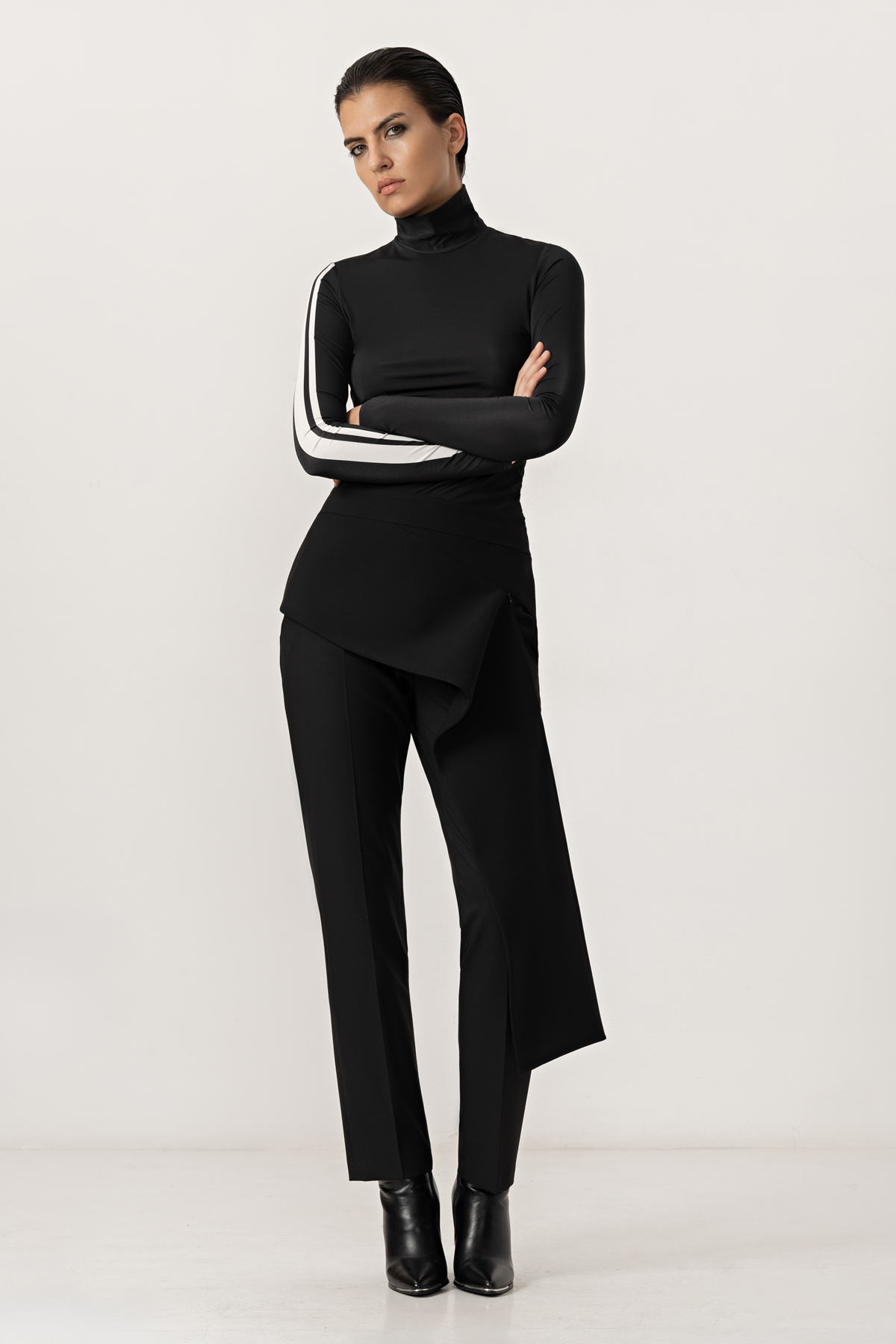 Асимметричный пояс VASSA&Co, пол женский, цвет черный, фото №4