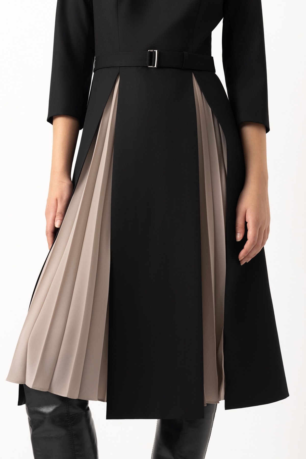 Платье с гофрированными деталями VASSA&Co, пол женский, цвет черный, фото №4