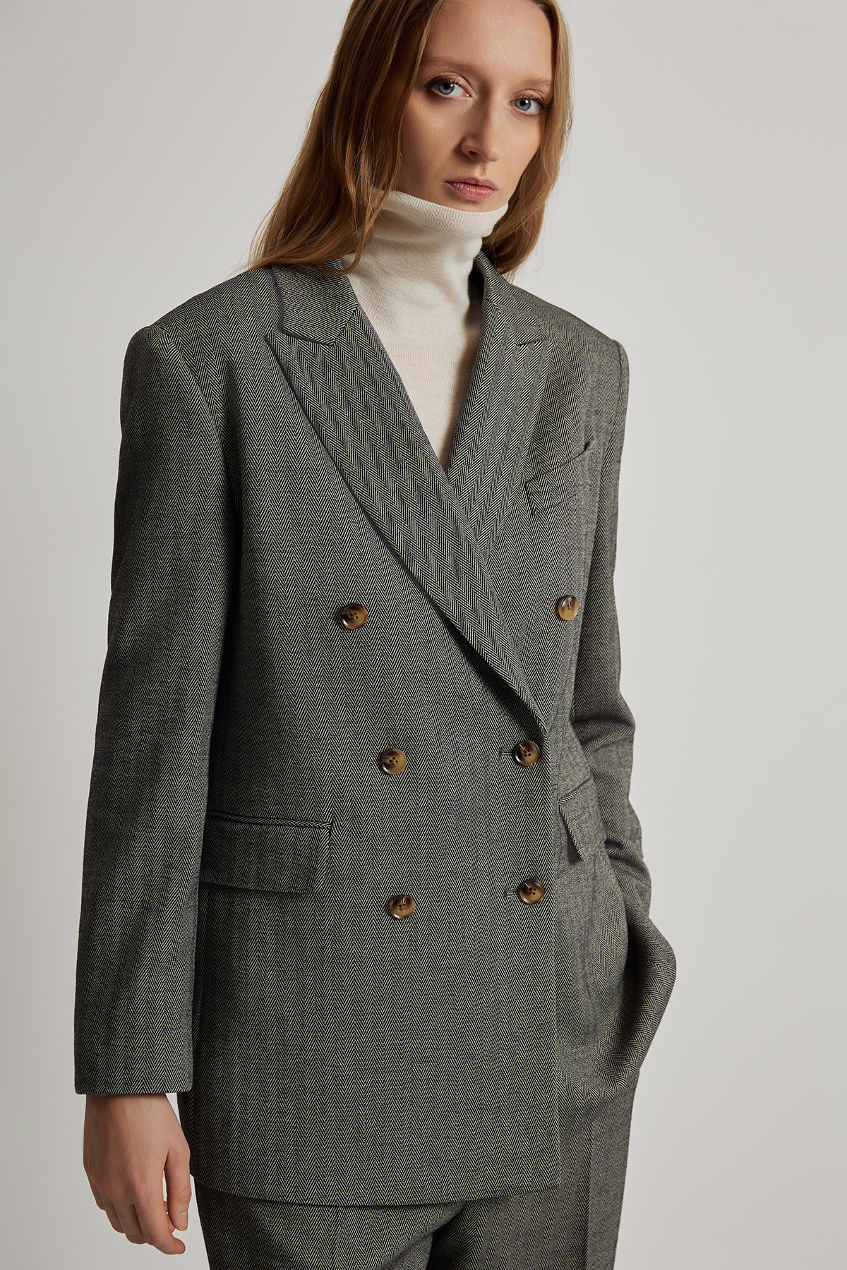 Двубортный жакет VASSA CODE, пол женский, цвет серый, фото №4