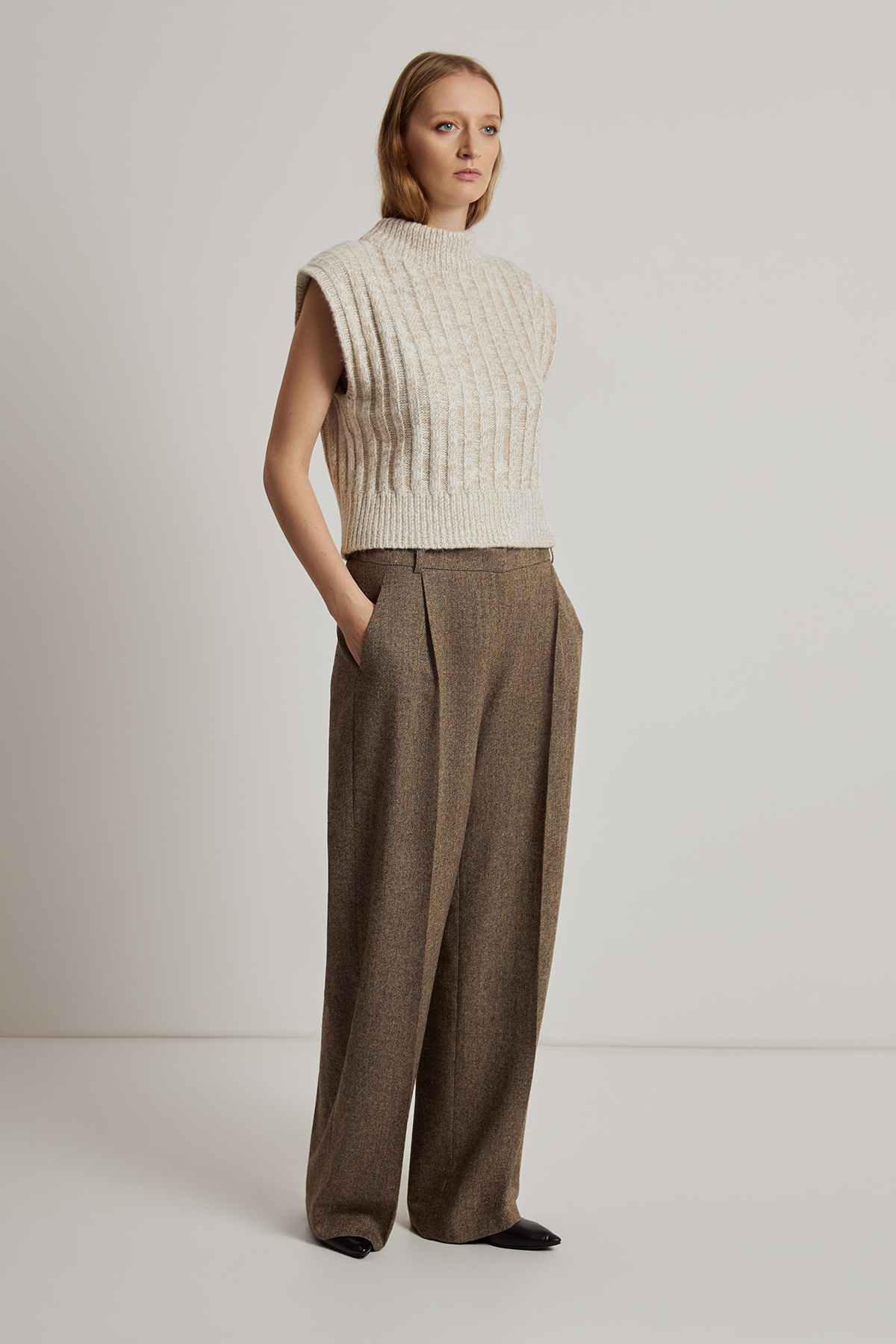 Брюки VASSA CODE, пол женский, цвет коричневый, фото №4