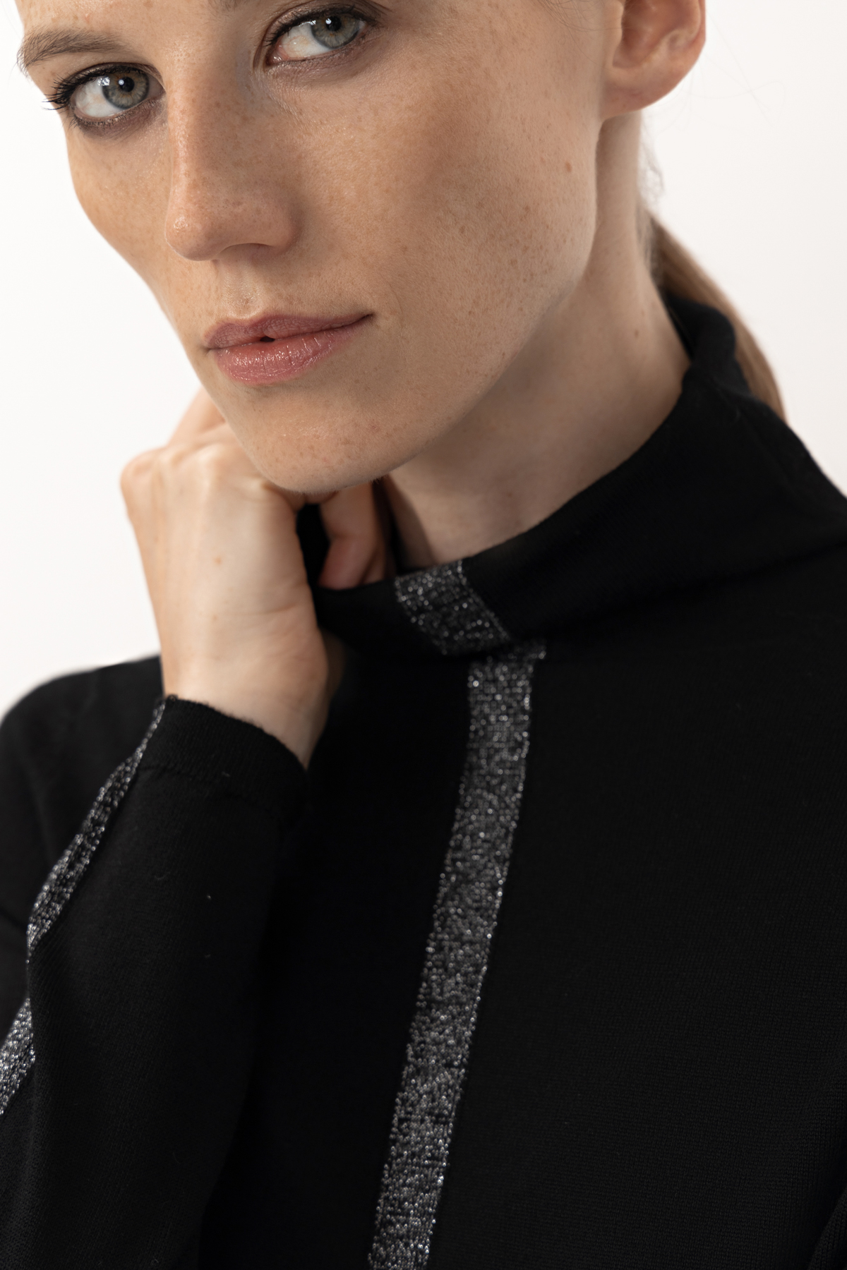 Водолазка с люрексом VASSA&Co, пол женский, цвет черный, фото №3