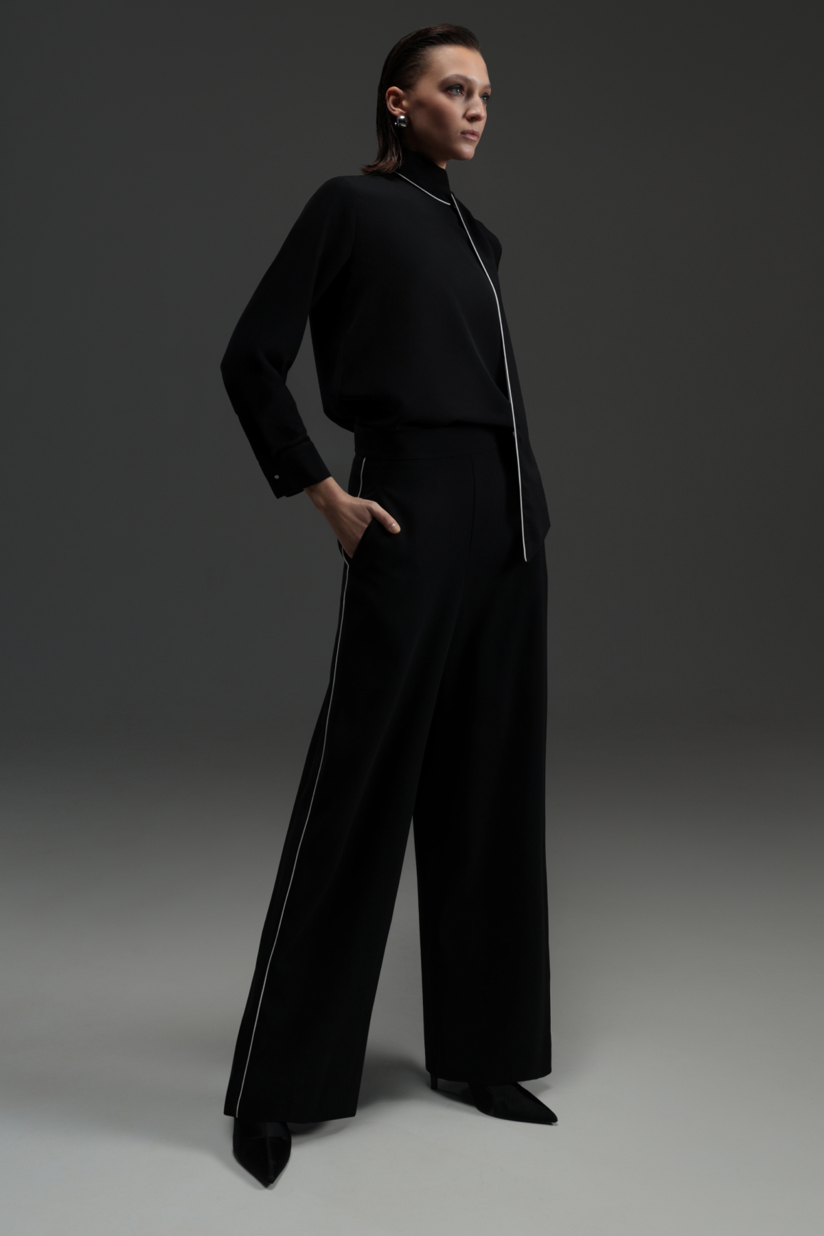 Блузка с воротником-шарфом VASSA&Co, пол женский, цвет черный, фото №4