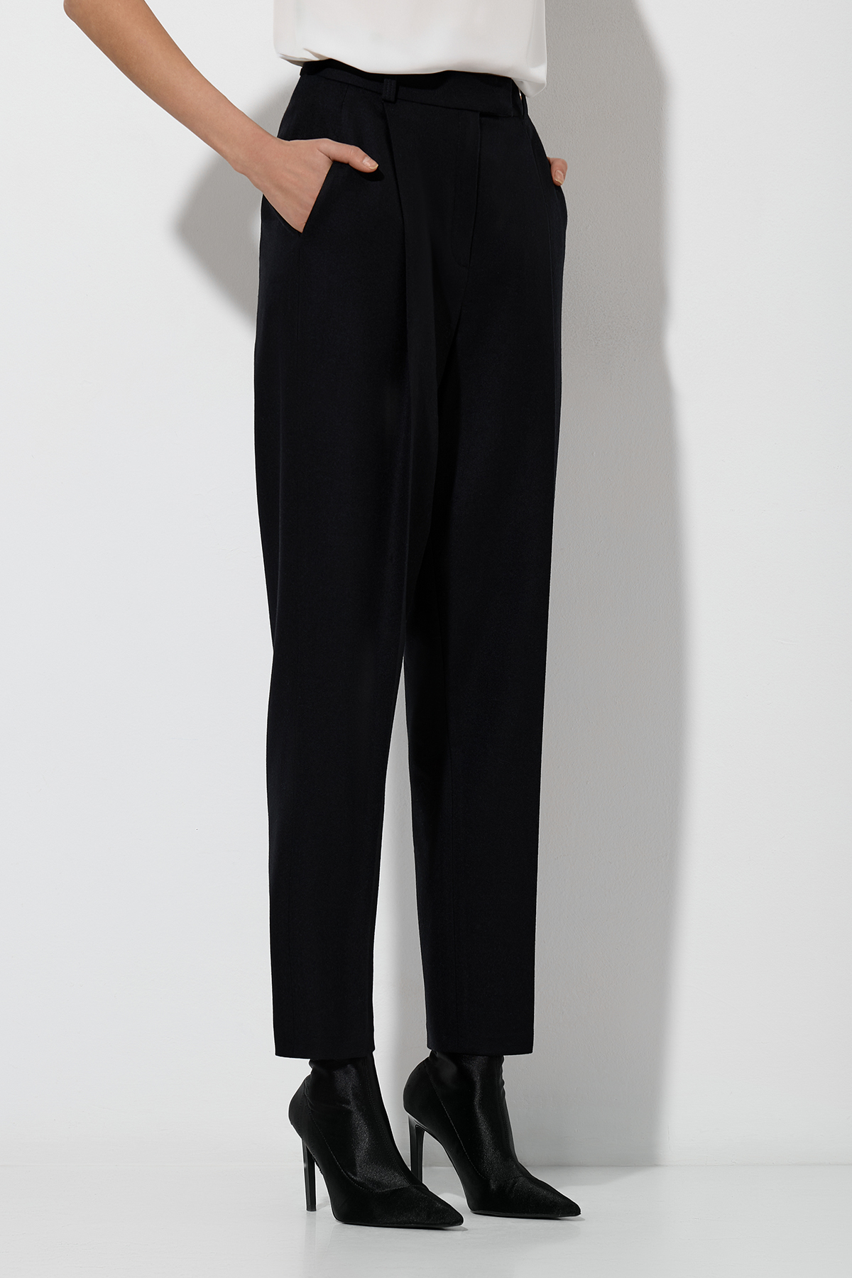 Брюки из шерсти и кашемира VASSA&Co, пол женский, цвет черный, фото №3