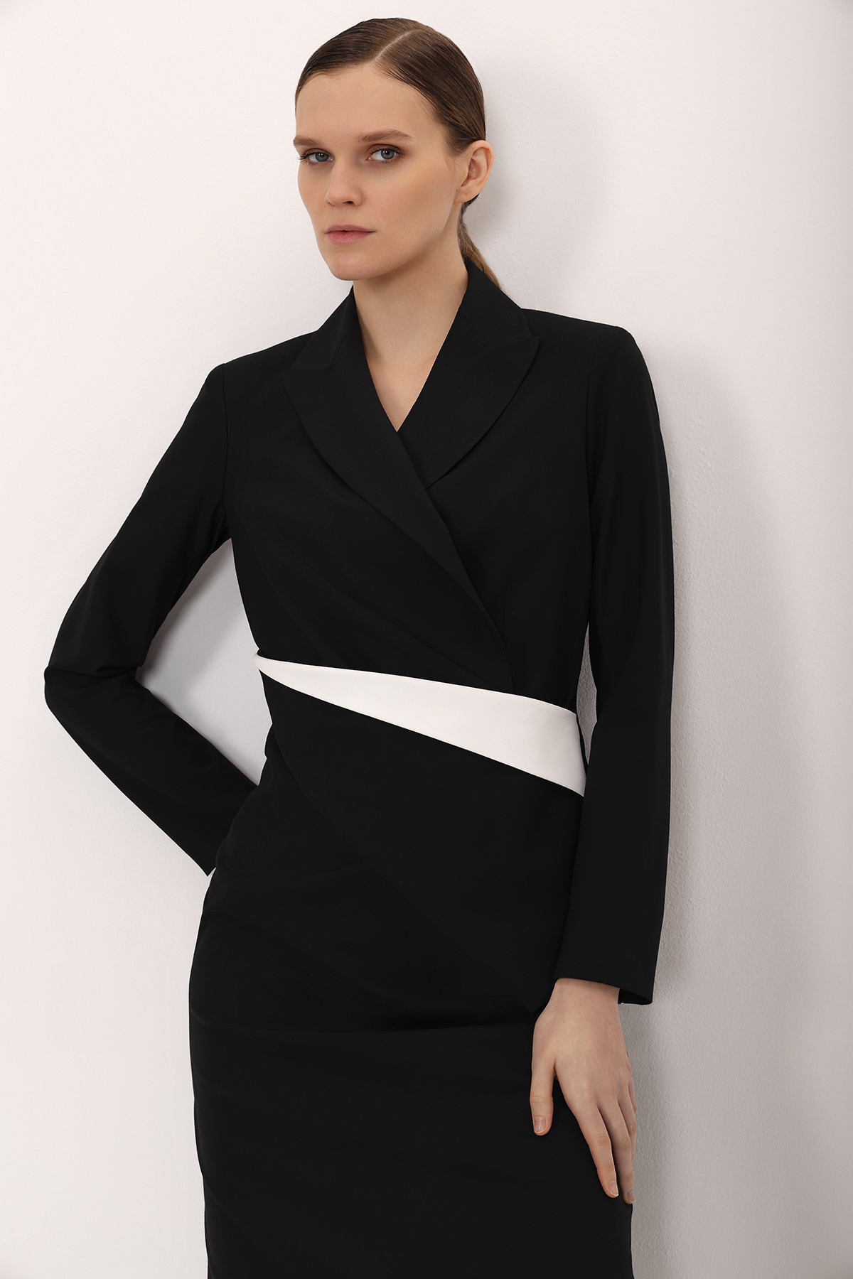 Платье с поясом VASSA&Co, пол женский, цвет черный, фото №2