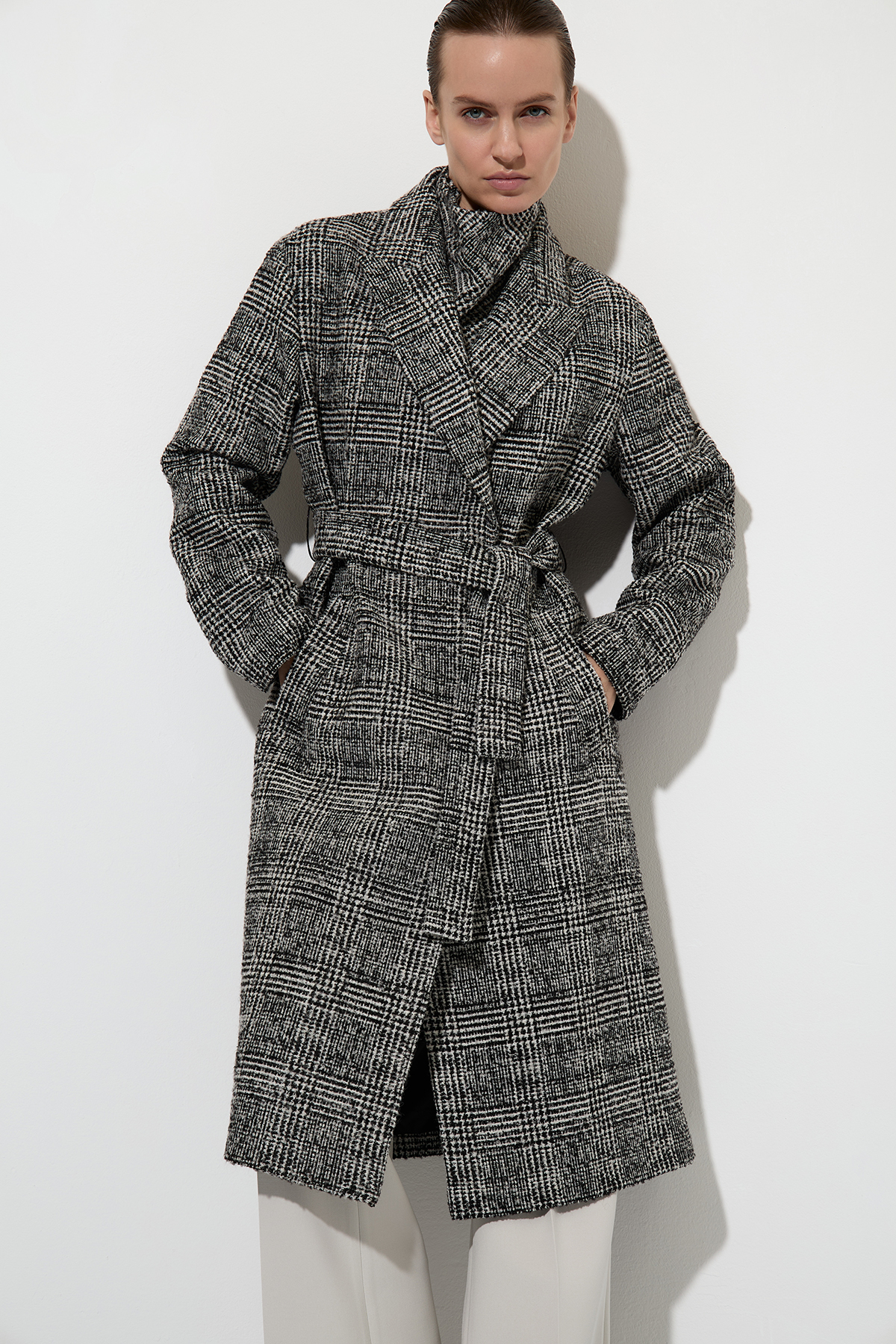 Пальто со съемной манишкой VASSA&Co, пол женский, цвет черный, фото №6