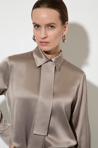 Блузка со съемным галстуком VASSA&Co, пол женский, цвет серый, фото №2