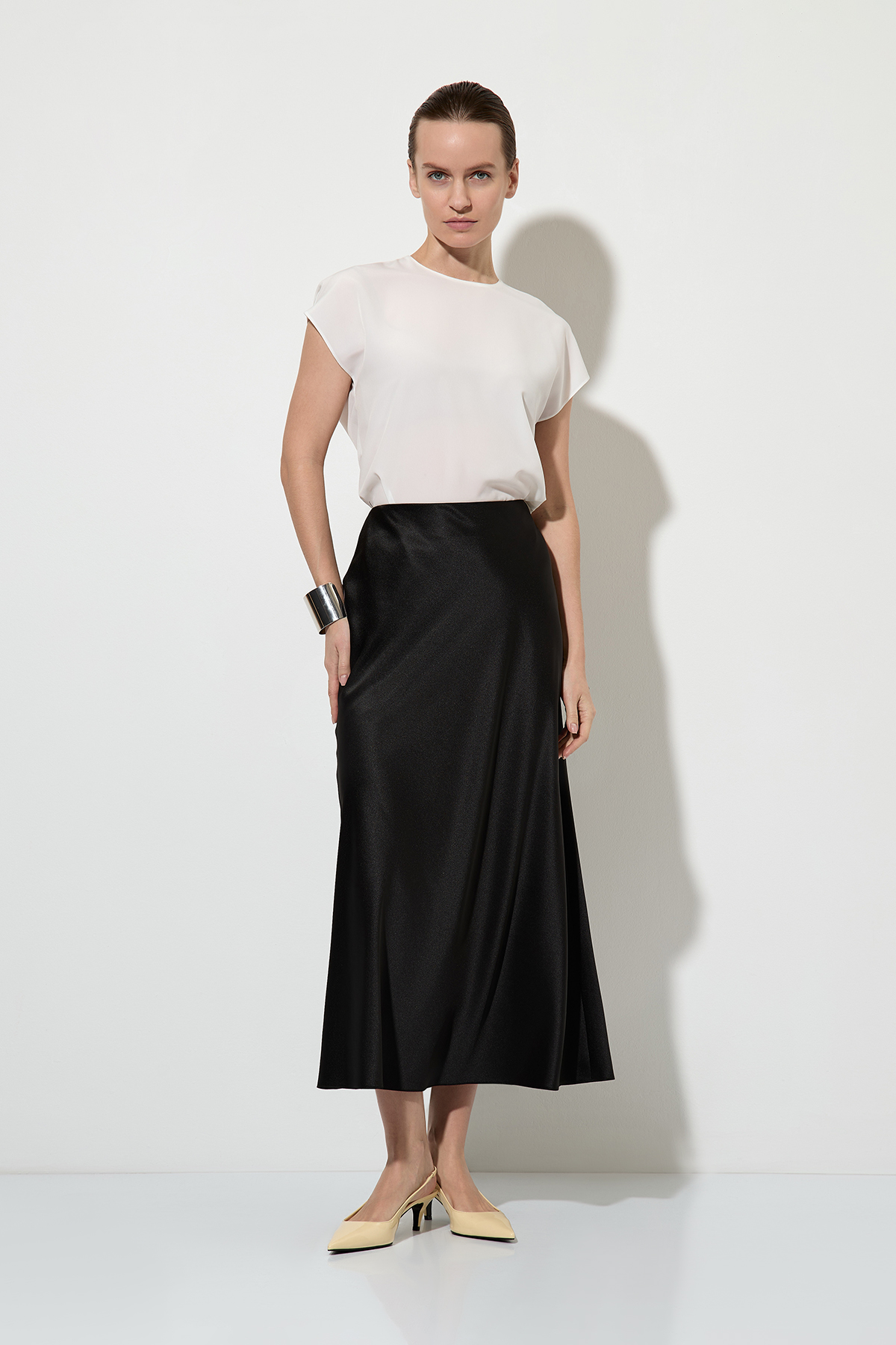 Юбка из атласного материала VASSA&Co, пол женский, цвет черный, фото №2