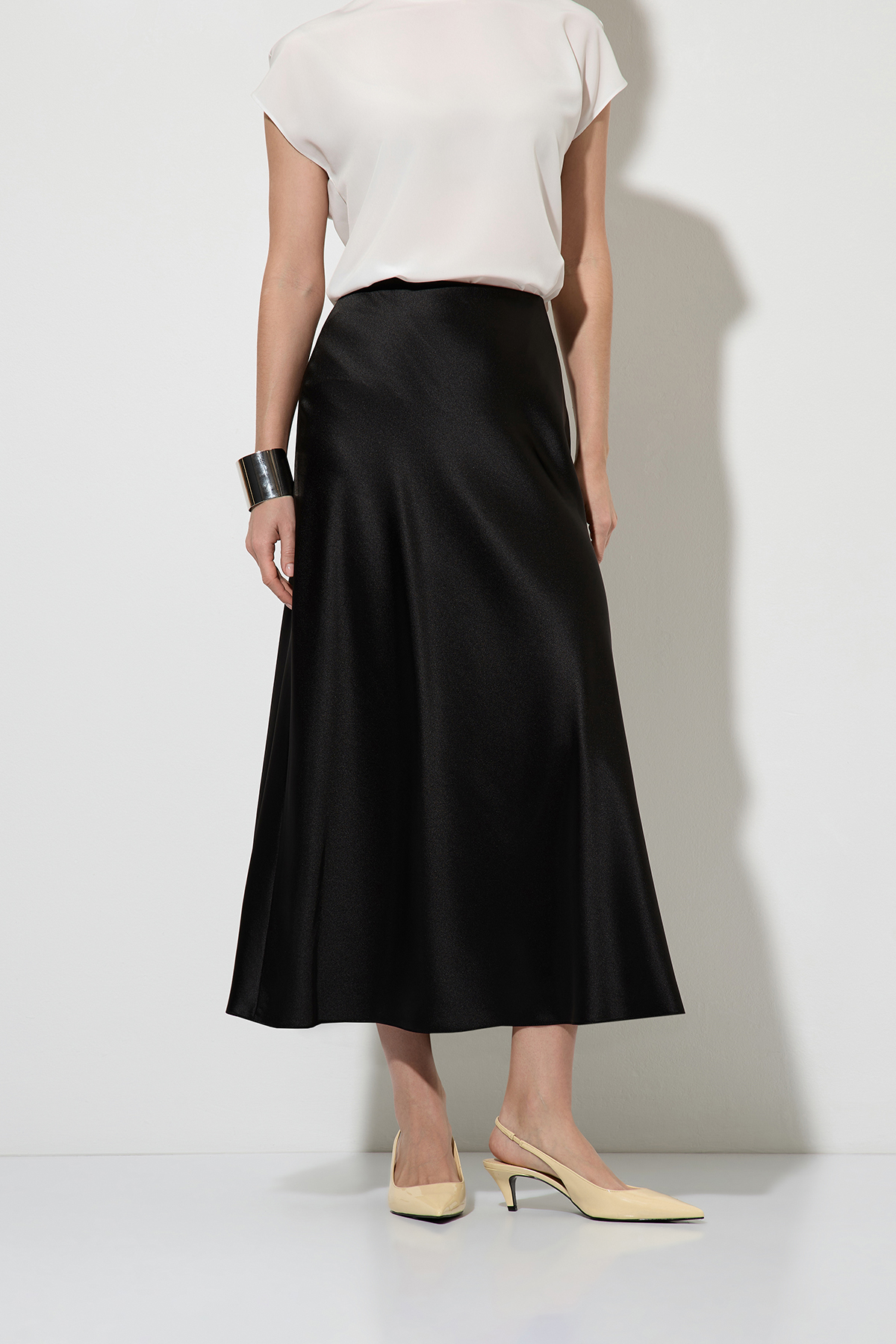 Юбка из атласного материала VASSA&Co, пол женский, цвет черный, фото №3