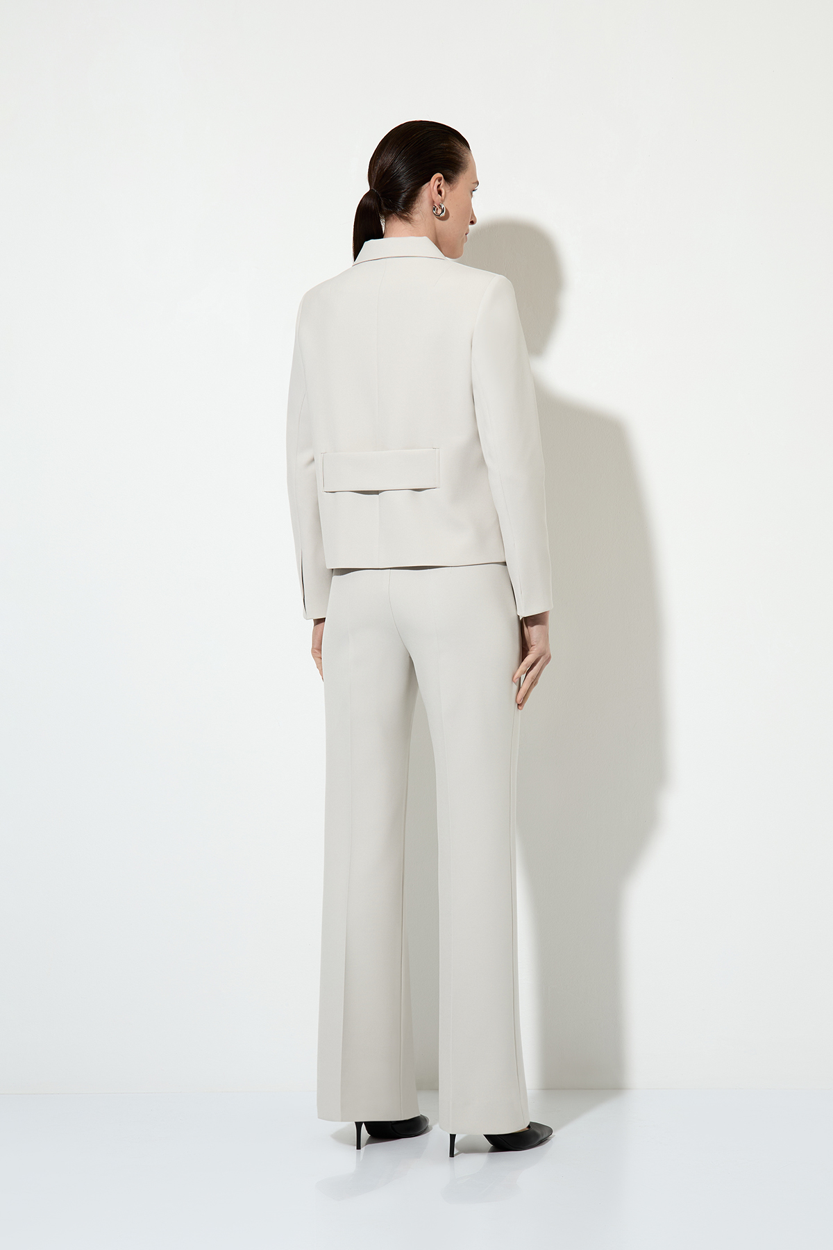 Укороченный жакет со скрытой застежкой , пол женский, цвет белый, фото №5