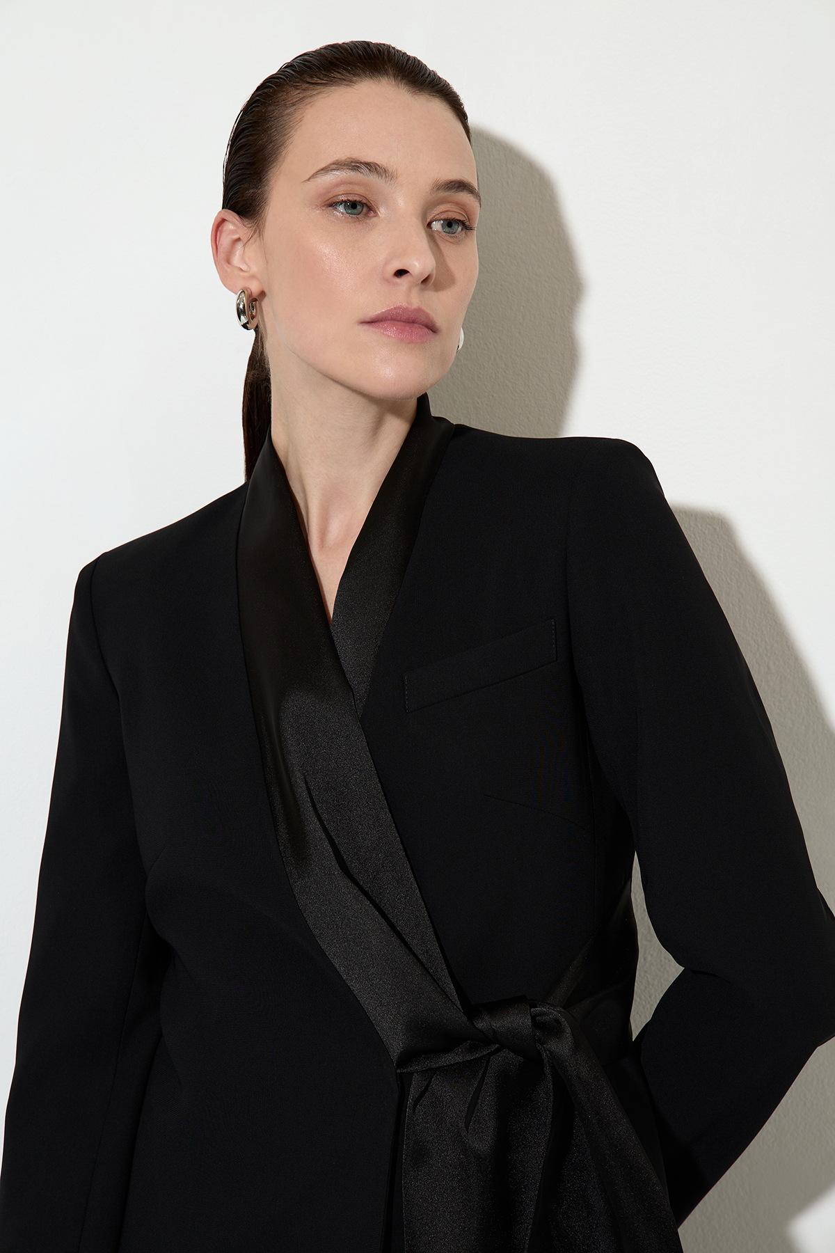 Jacket with a tie at the waist VASSA&Co, пол female, цвет black, фото №4