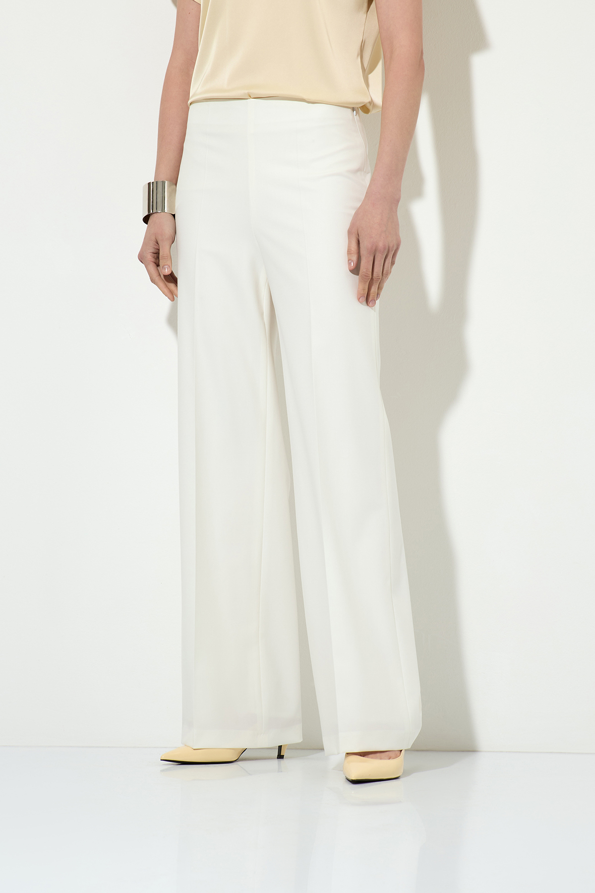Trousers VASSA&Co, пол female, цвет white, фото №3