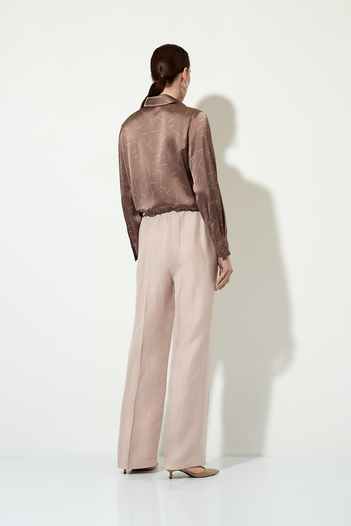 Trousers VASSA&Co, пол female, цвет бежевый, фото №2