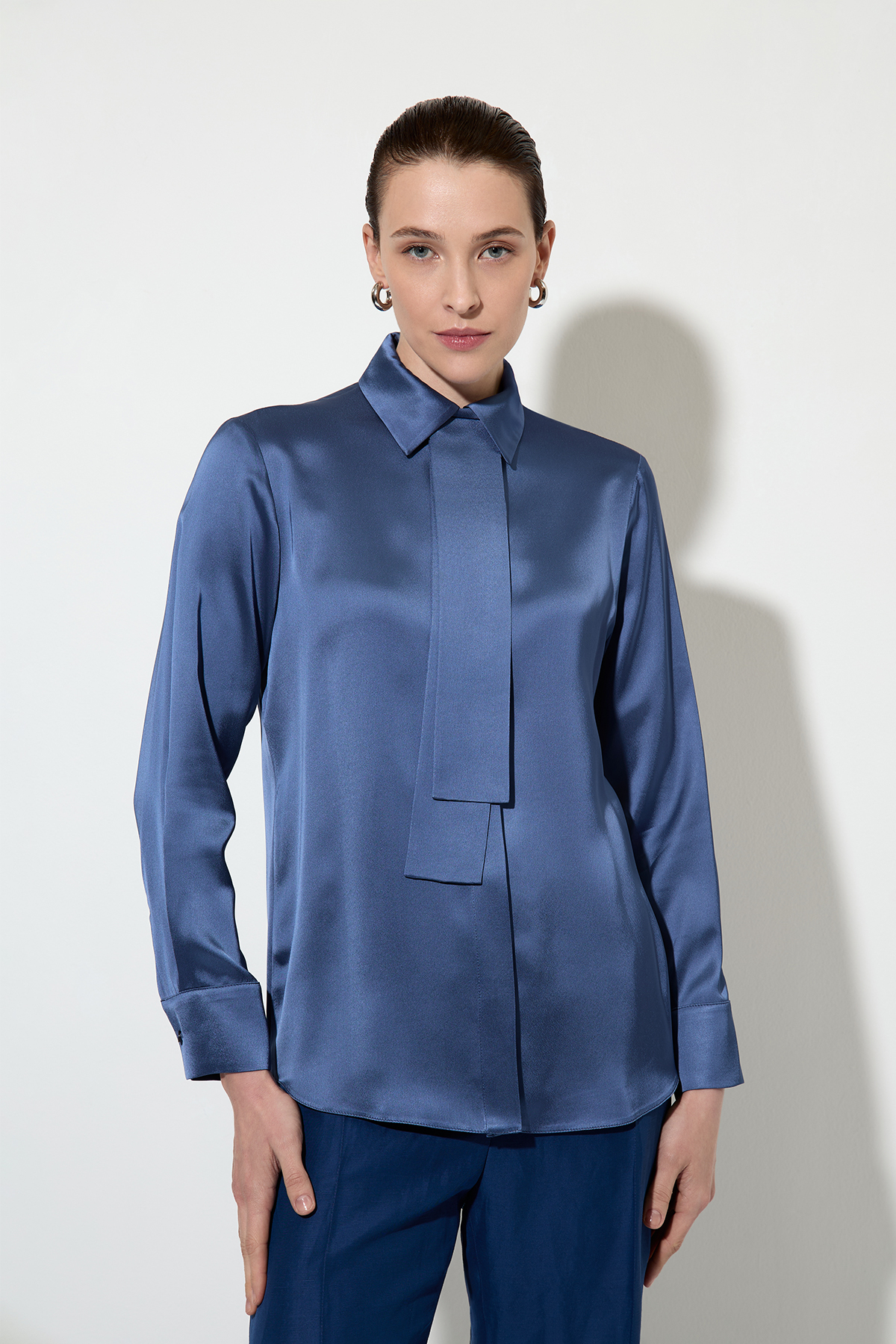 Блузка со съемным галстуком VASSA&Co, пол женский, цвет синий, фото №2