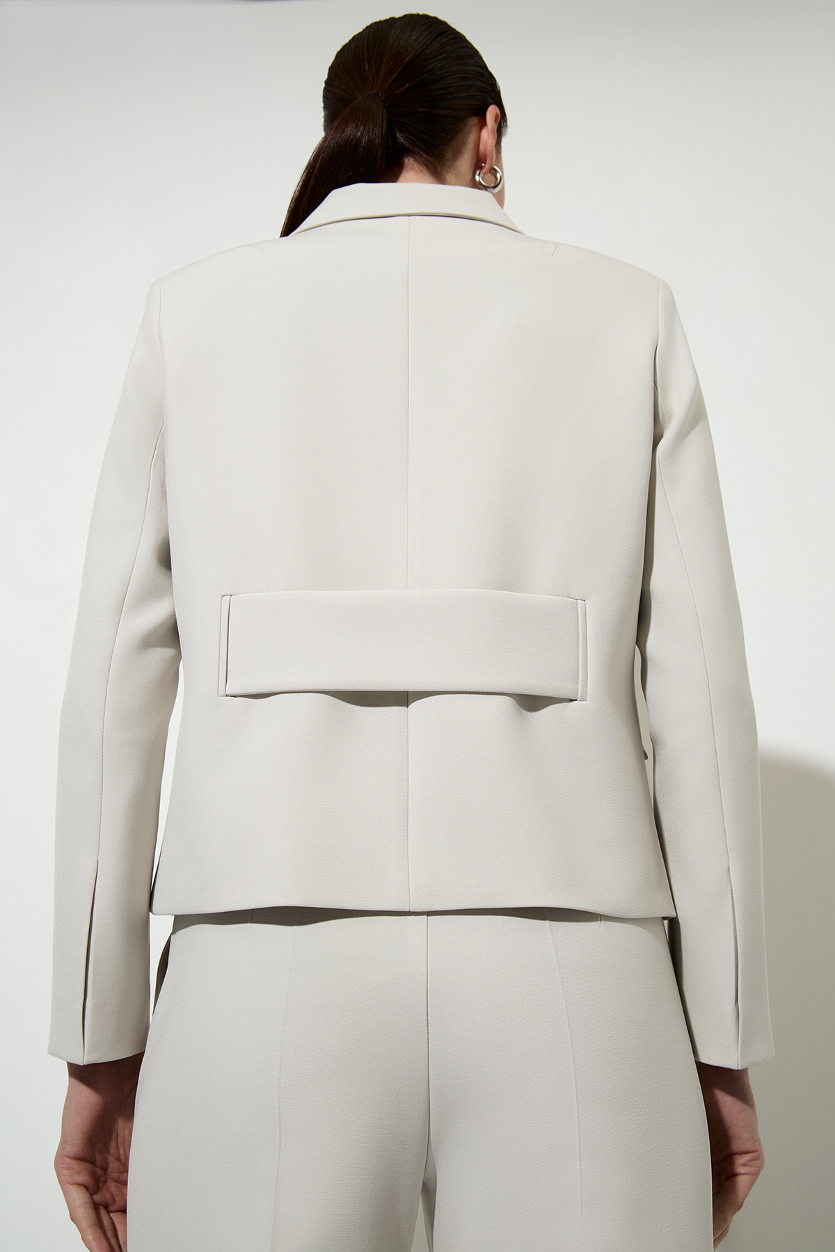 Укороченный жакет со скрытой застежкой , пол женский, цвет белый, фото №2
