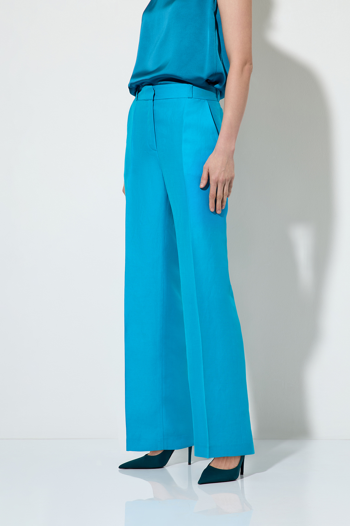 Half-linen trousers , пол female, цвет голубой, фото №5