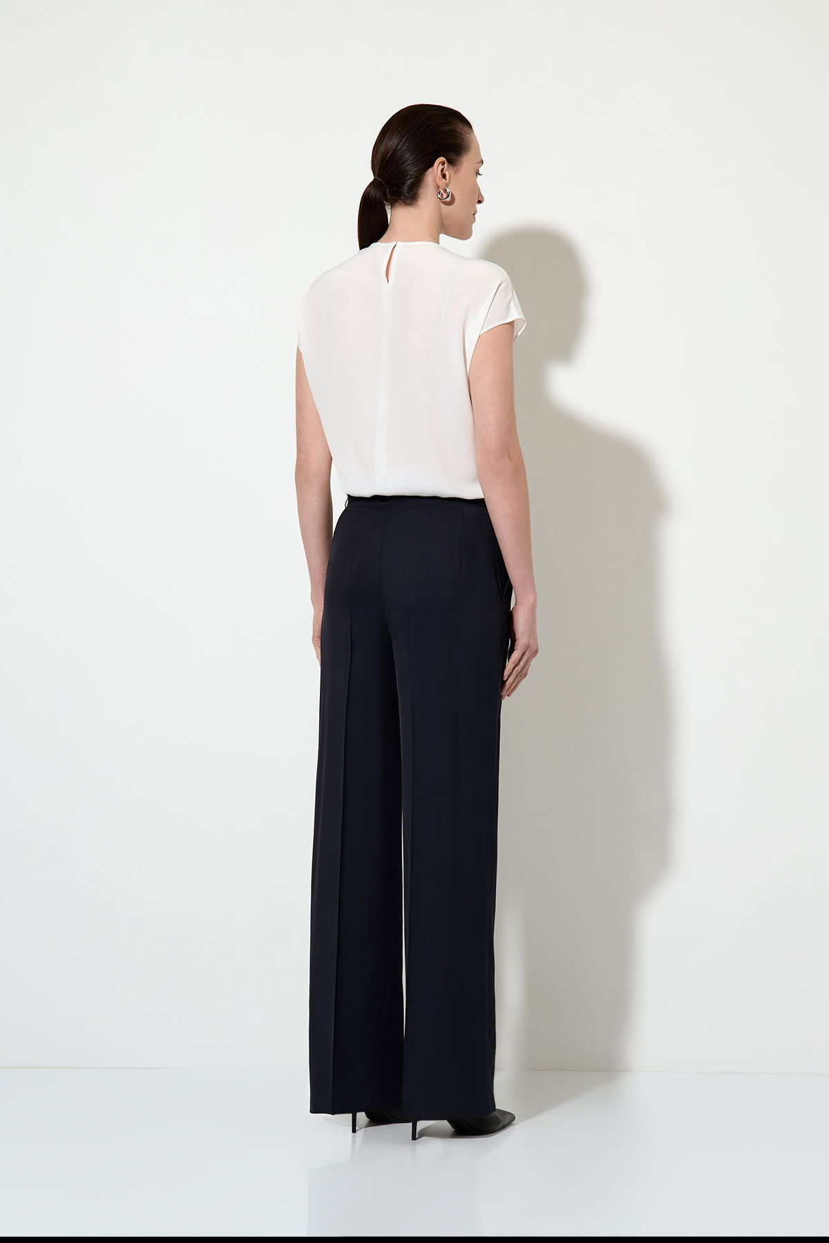 Trousers VASSA&Co, пол female, цвет синий, фото №7