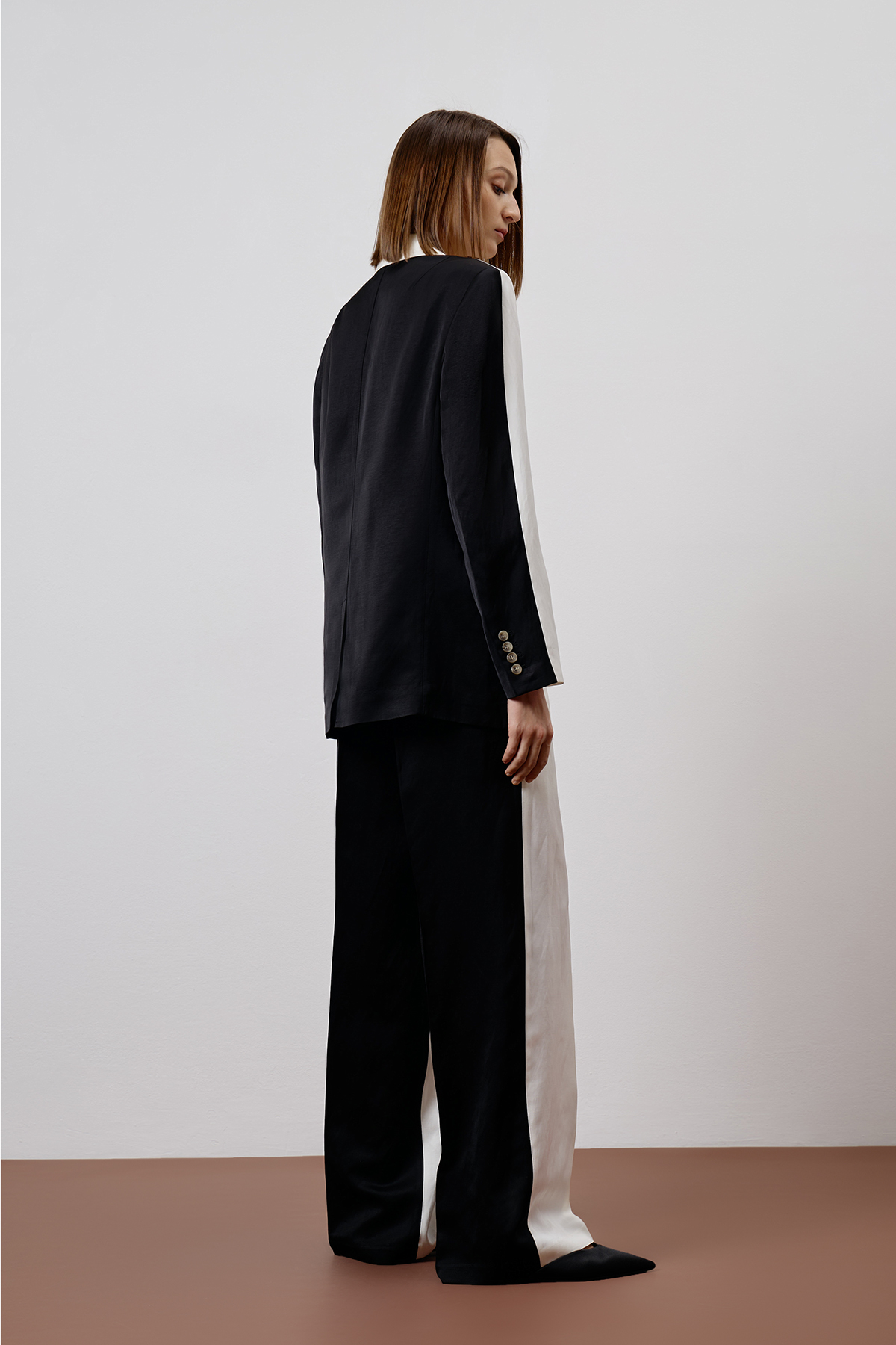 Жакет с контрастными деталями VASSA CODE, пол женский, цвет черный, фото №4