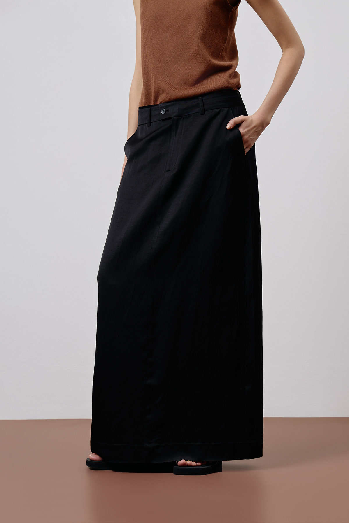 Юбка с запахом на спинке VASSA CODE, пол женский, цвет черный, фото №2