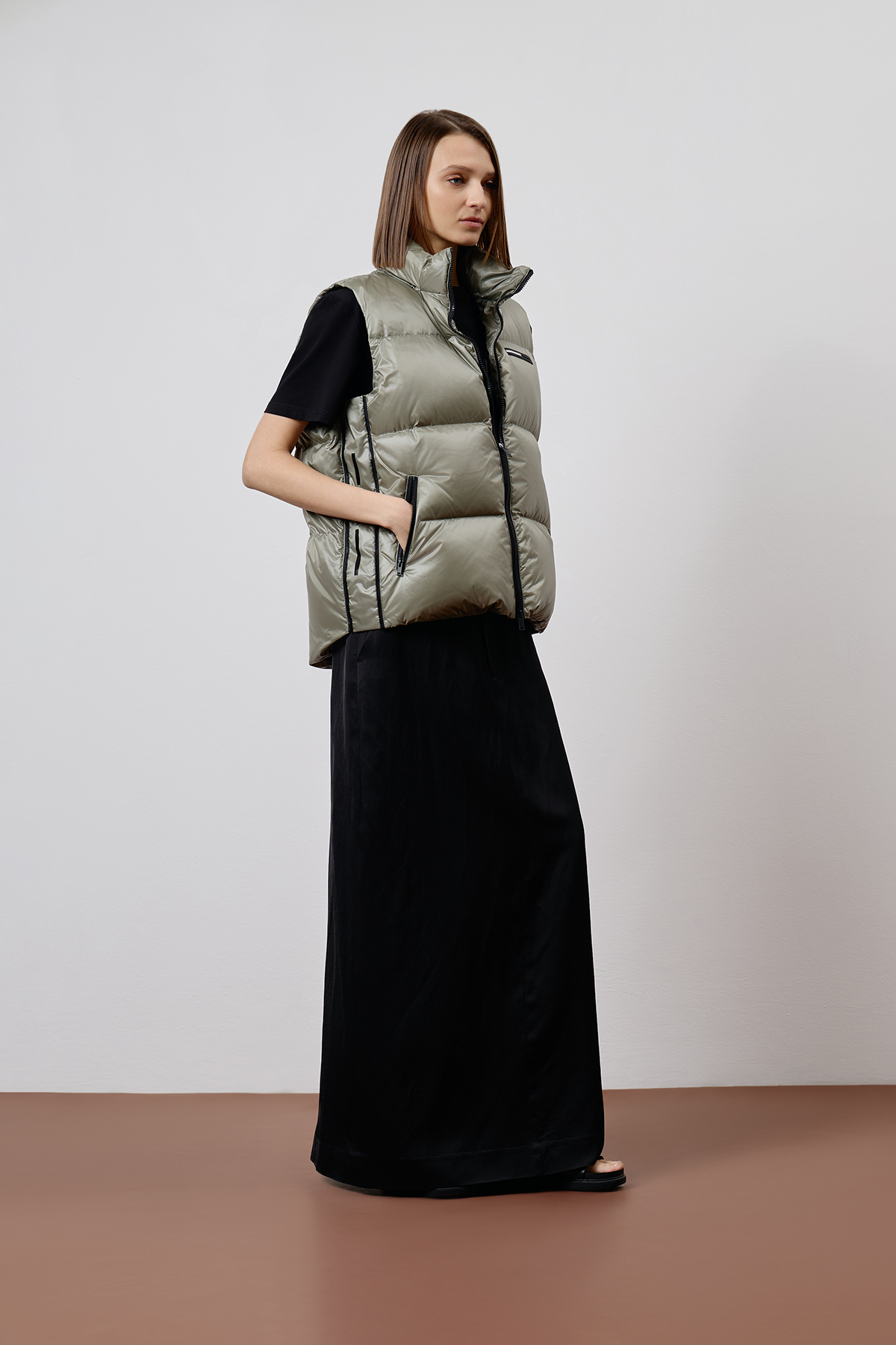 Жилет с боковыми молниями VASSA CODE, пол женский, цвет зеленый, фото №2